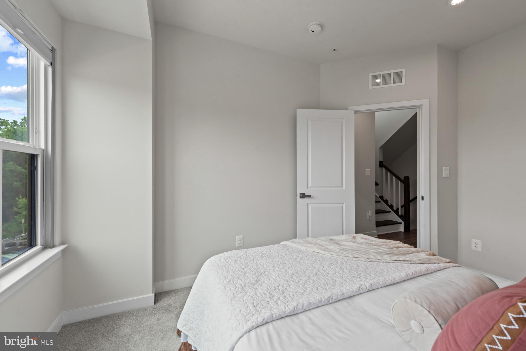 BANNER ROW - Residential