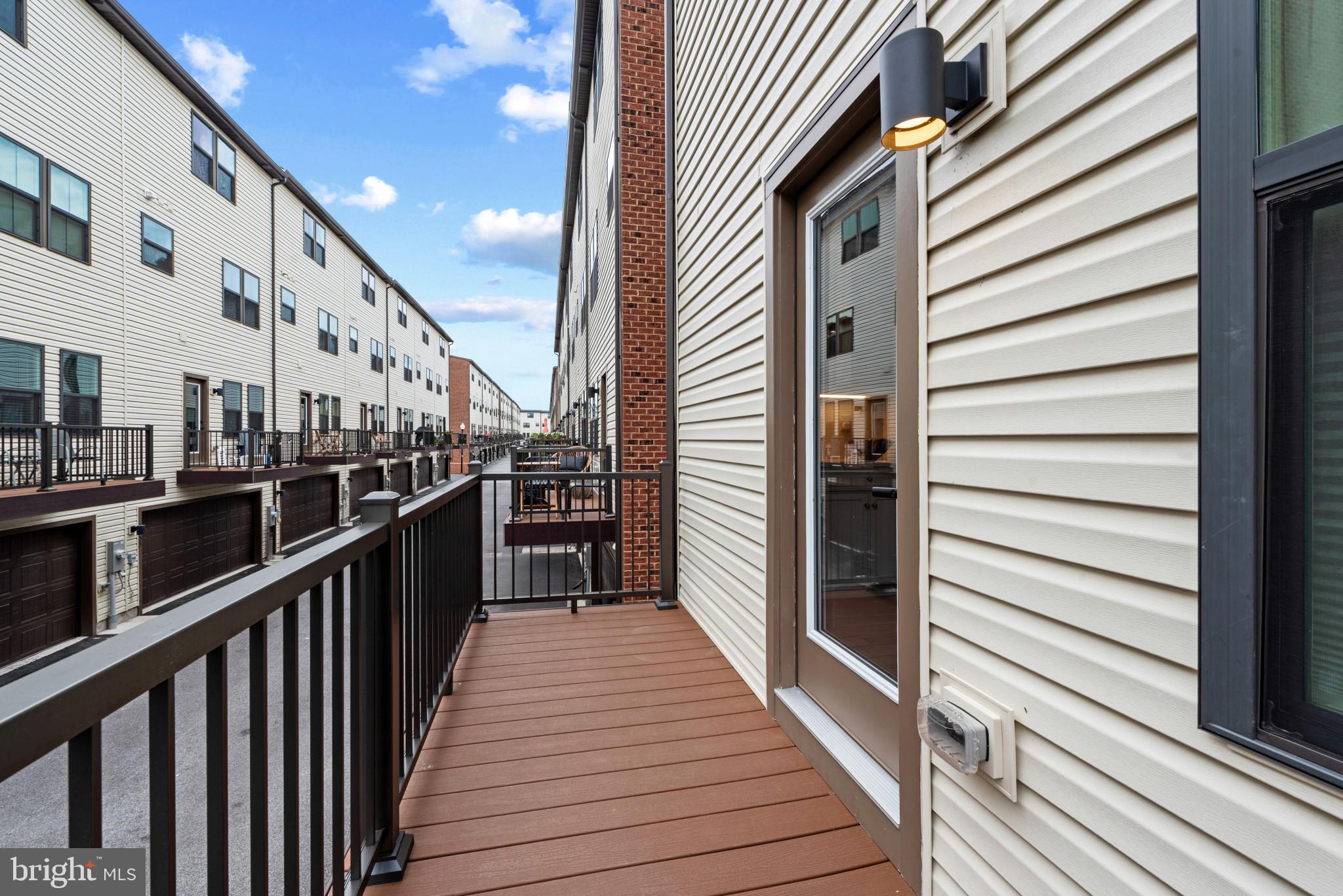 BANNER ROW - Residential