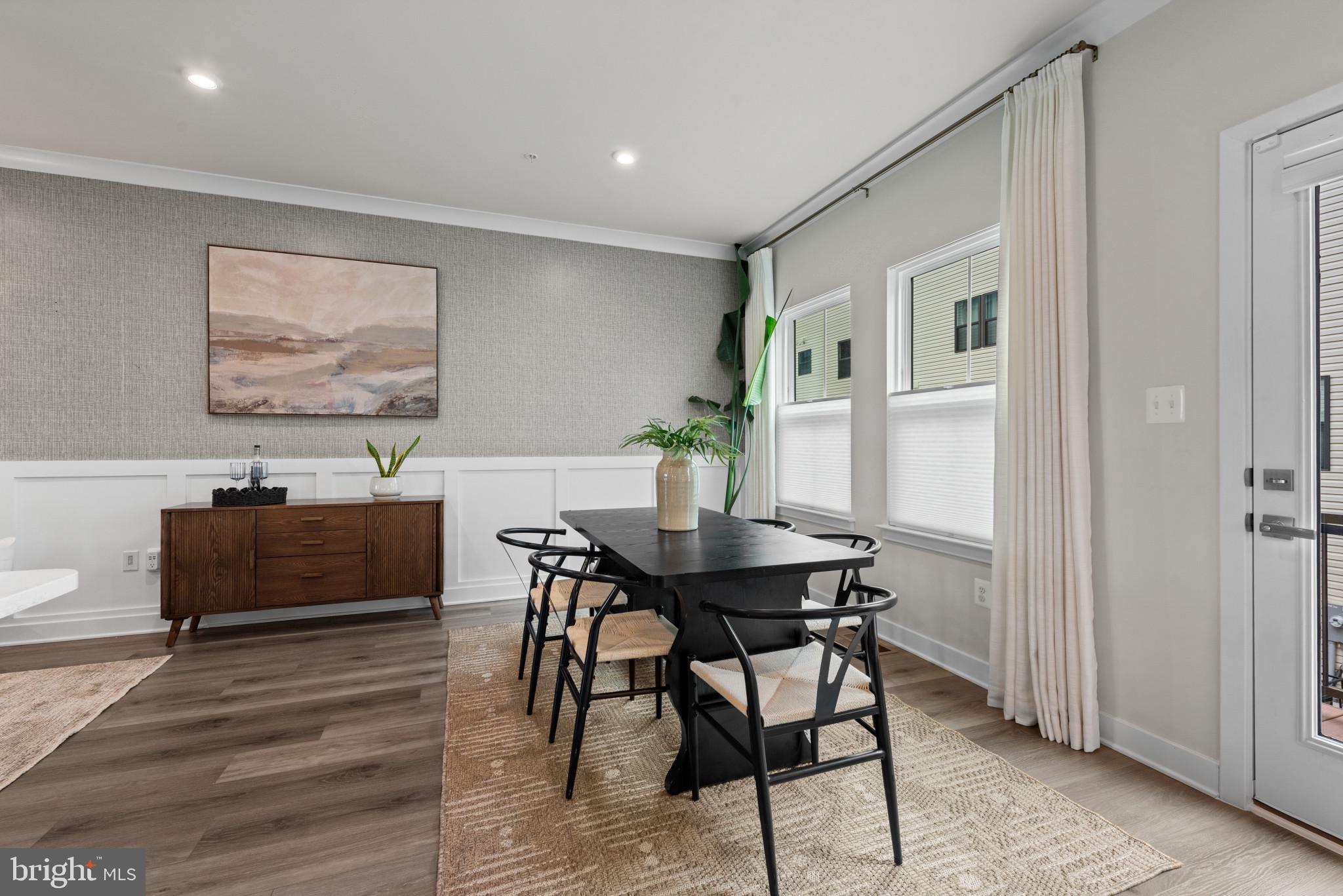 BANNER ROW - Residential