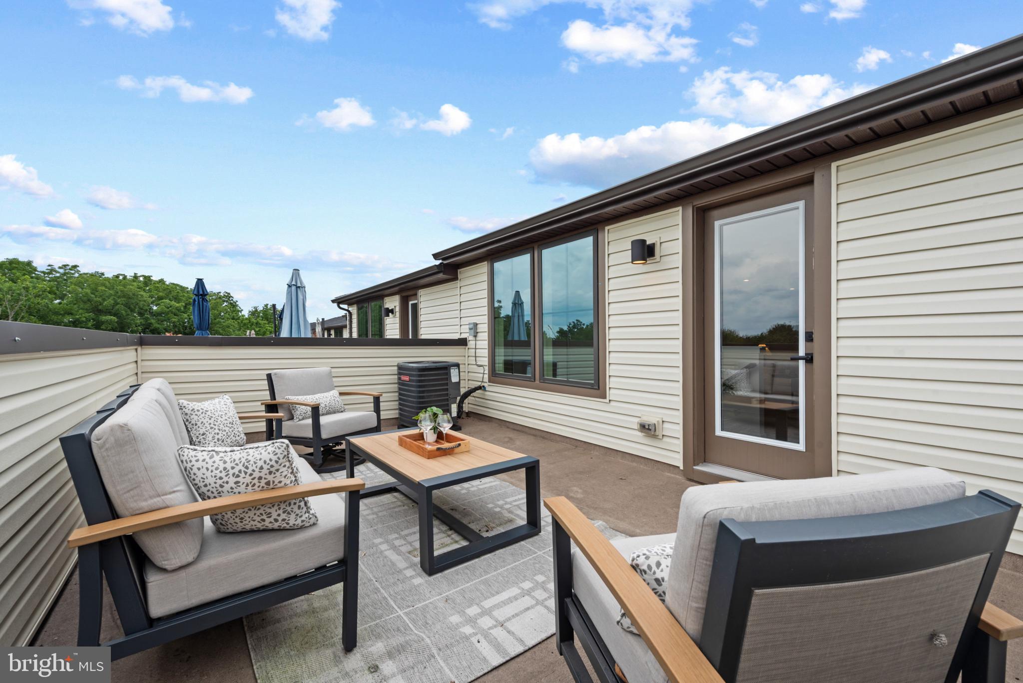 BANNER ROW - Residential