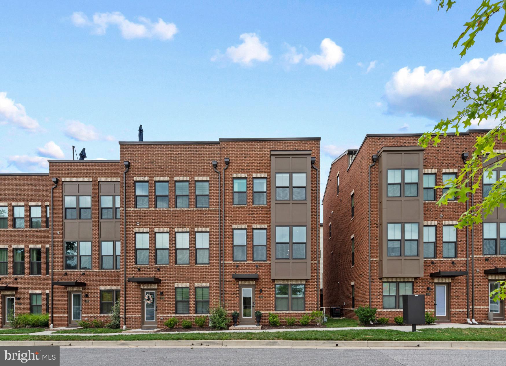 BANNER ROW - Residential