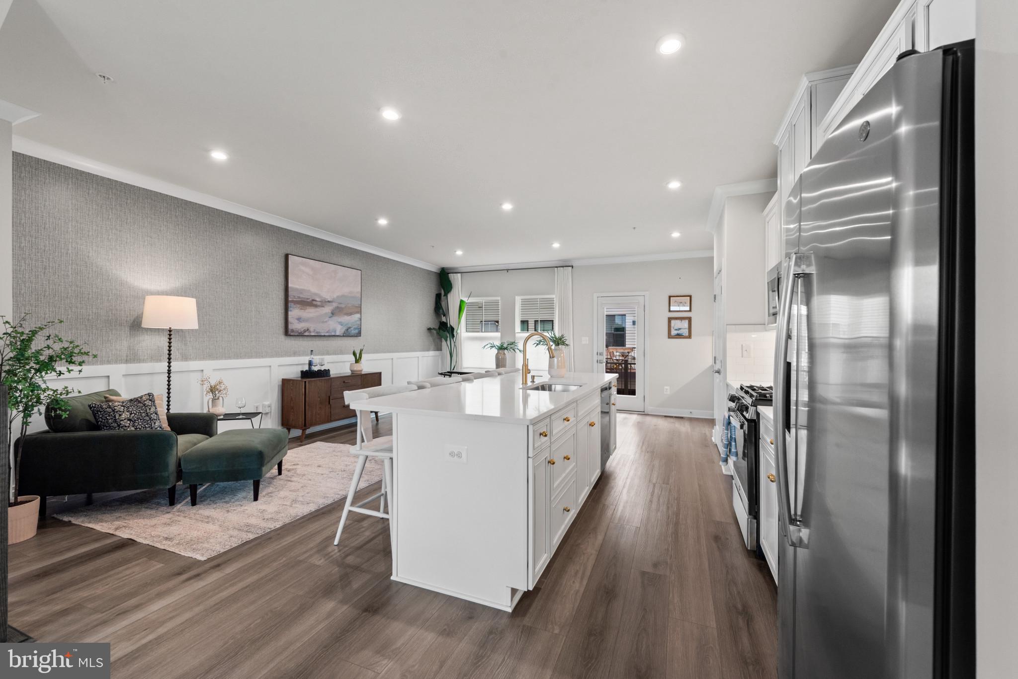 BANNER ROW - Residential