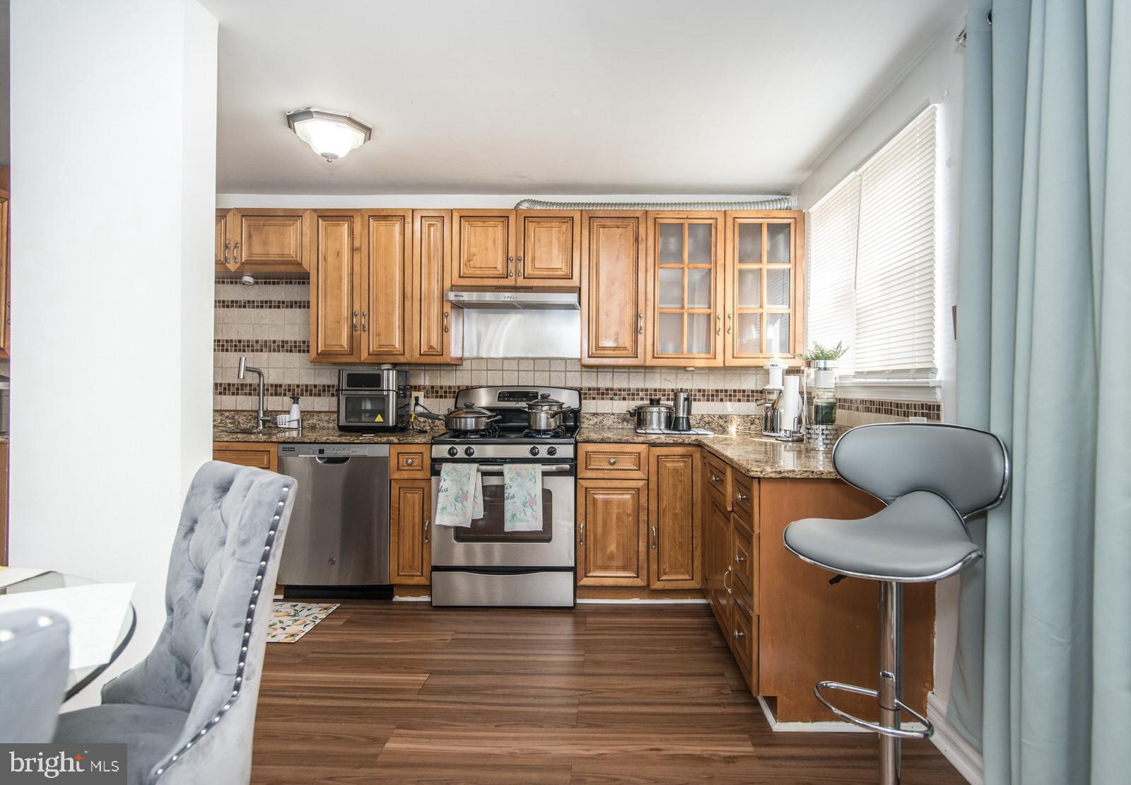 OXFORD CIRCLE - Residential
