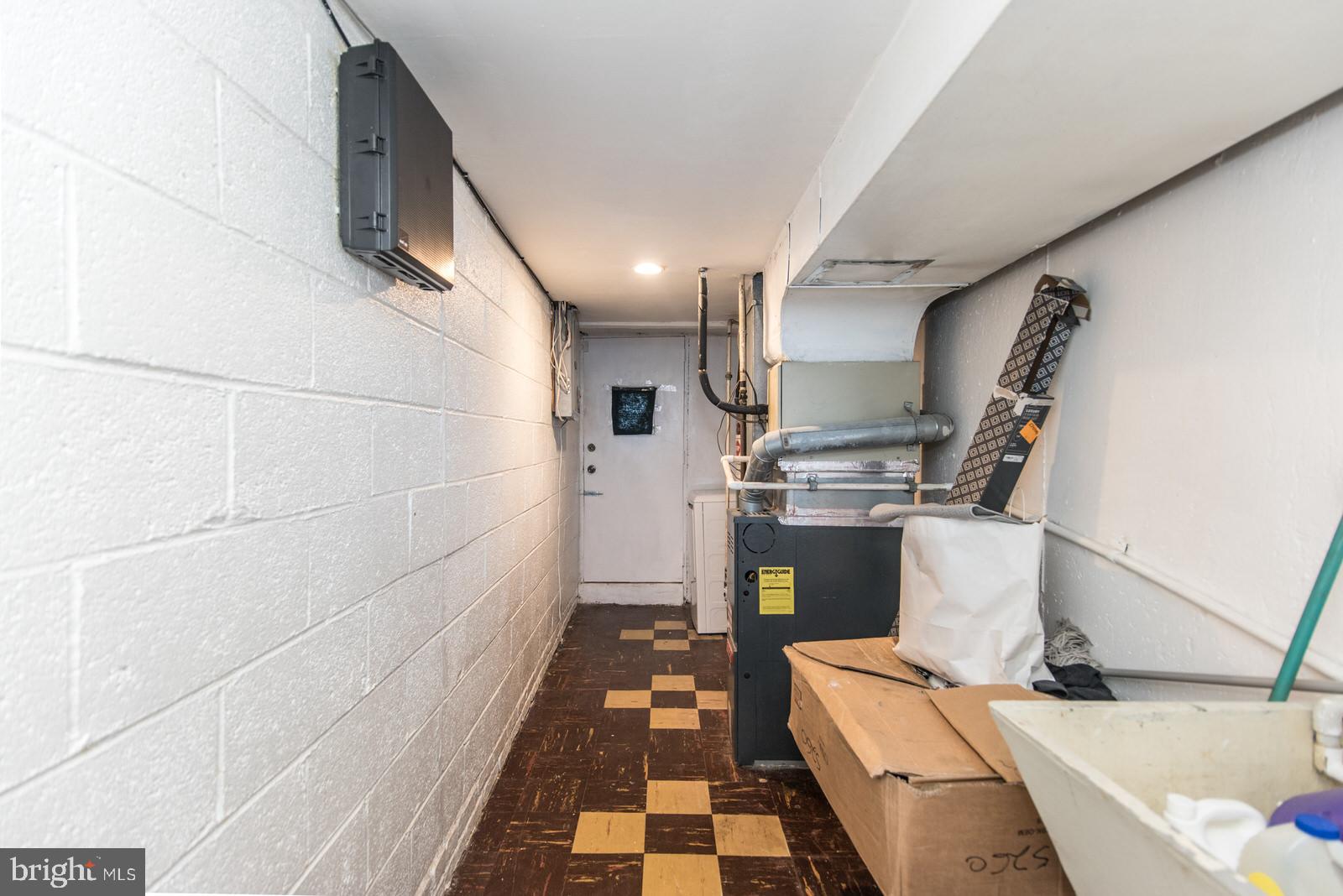 OXFORD CIRCLE - Residential