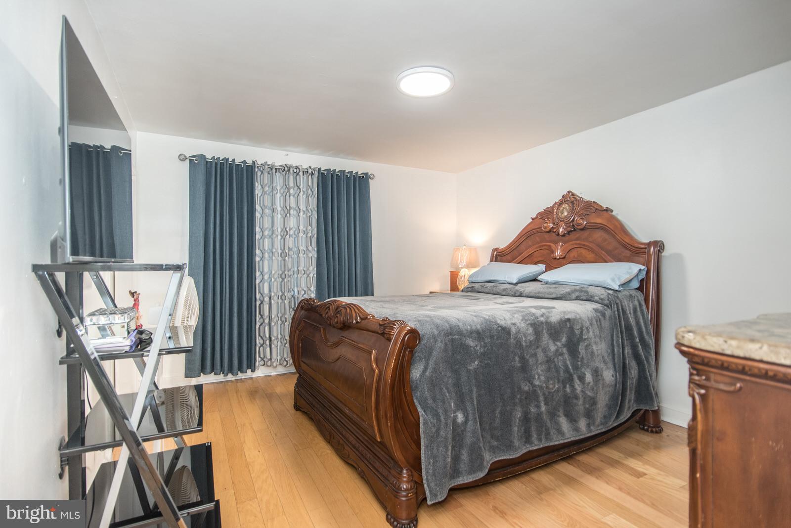 OXFORD CIRCLE - Residential