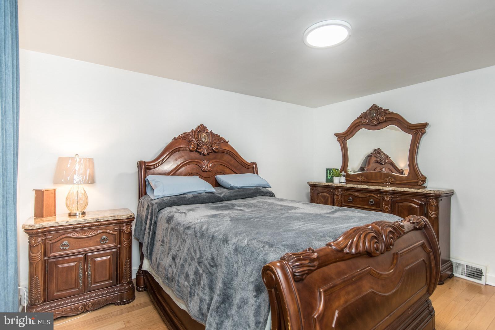 OXFORD CIRCLE - Residential