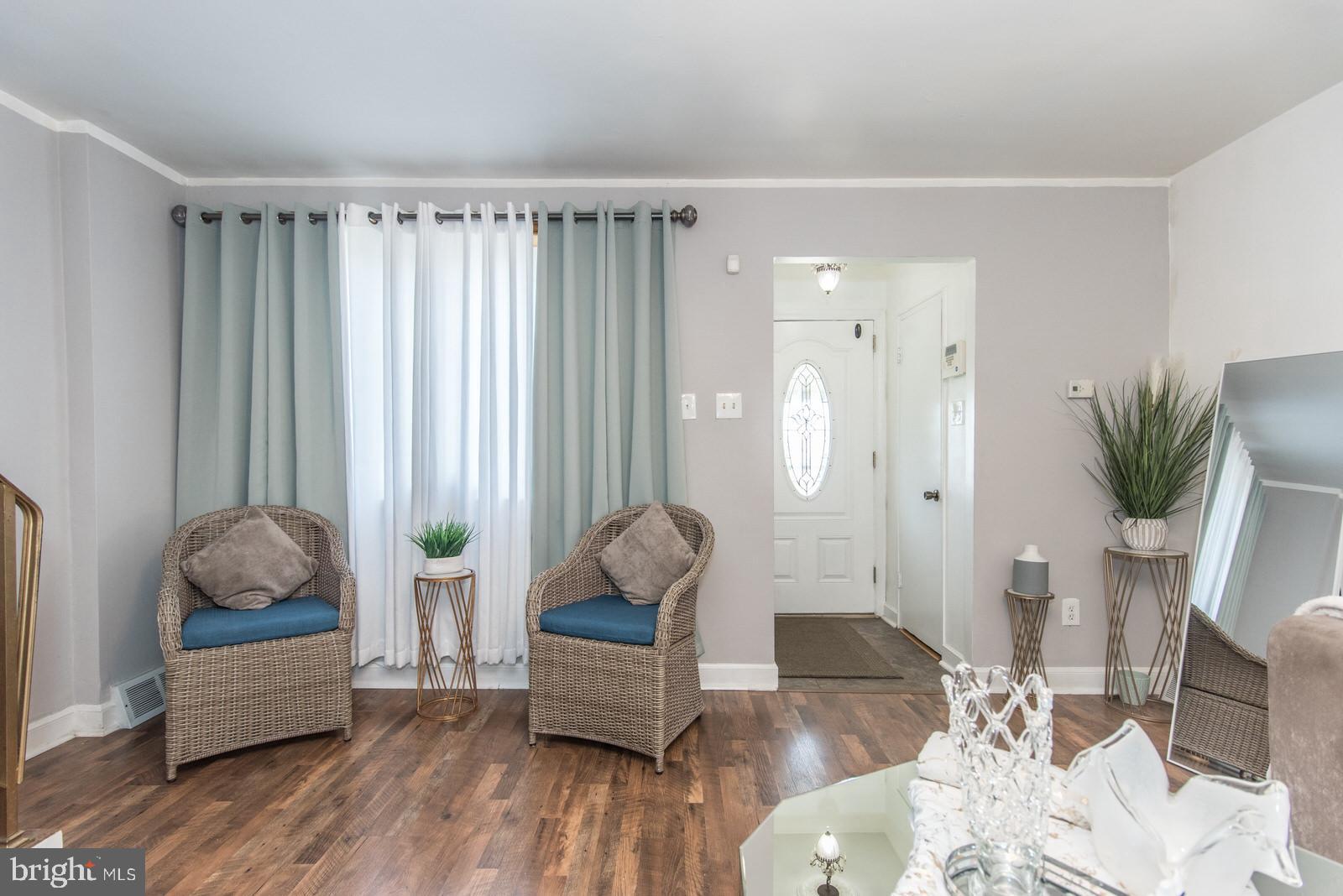 OXFORD CIRCLE - Residential