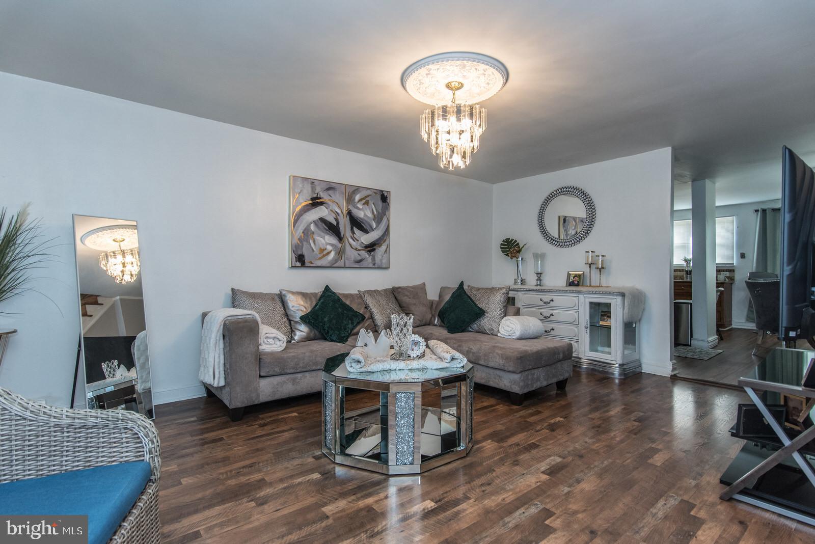 OXFORD CIRCLE - Residential