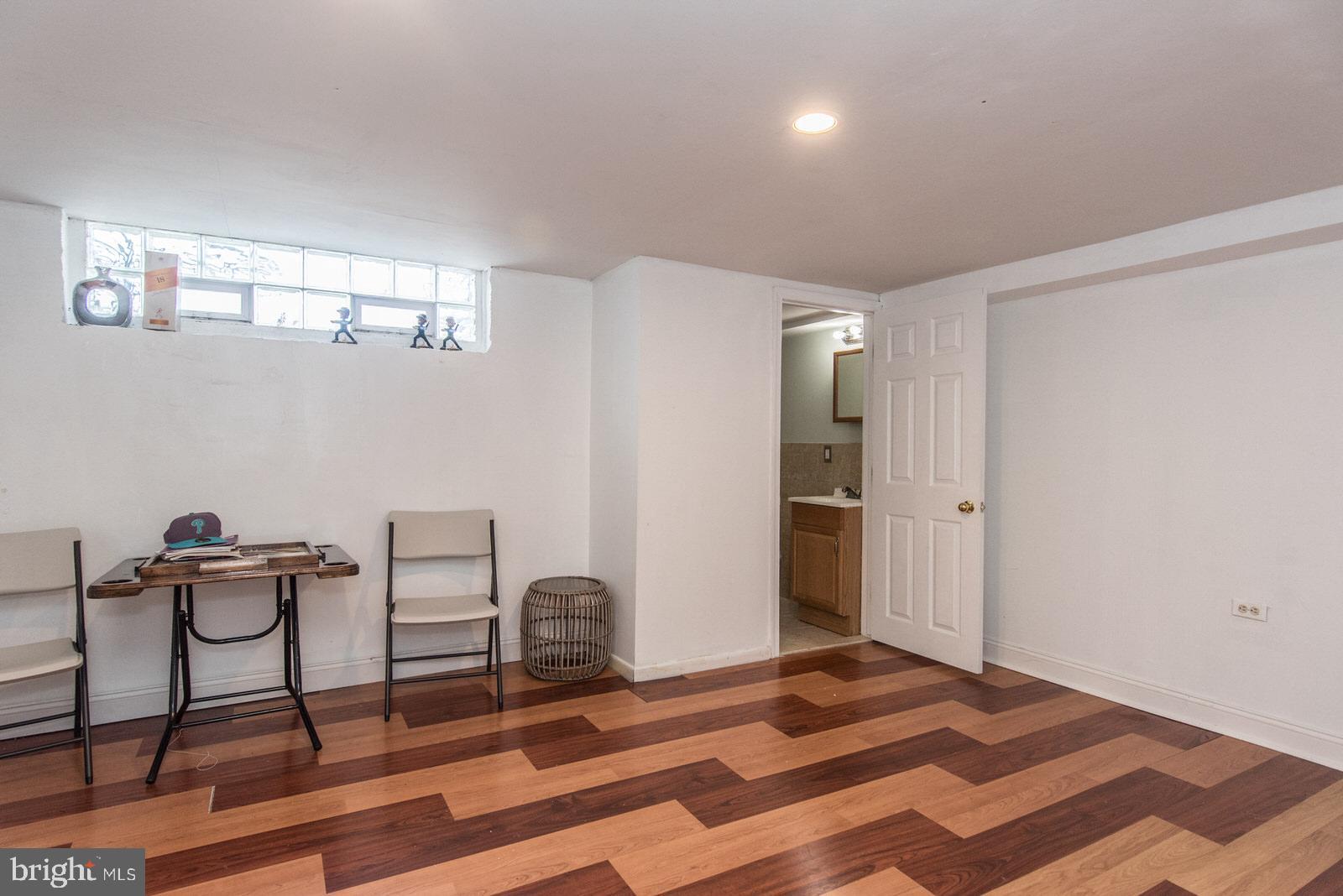 OXFORD CIRCLE - Residential