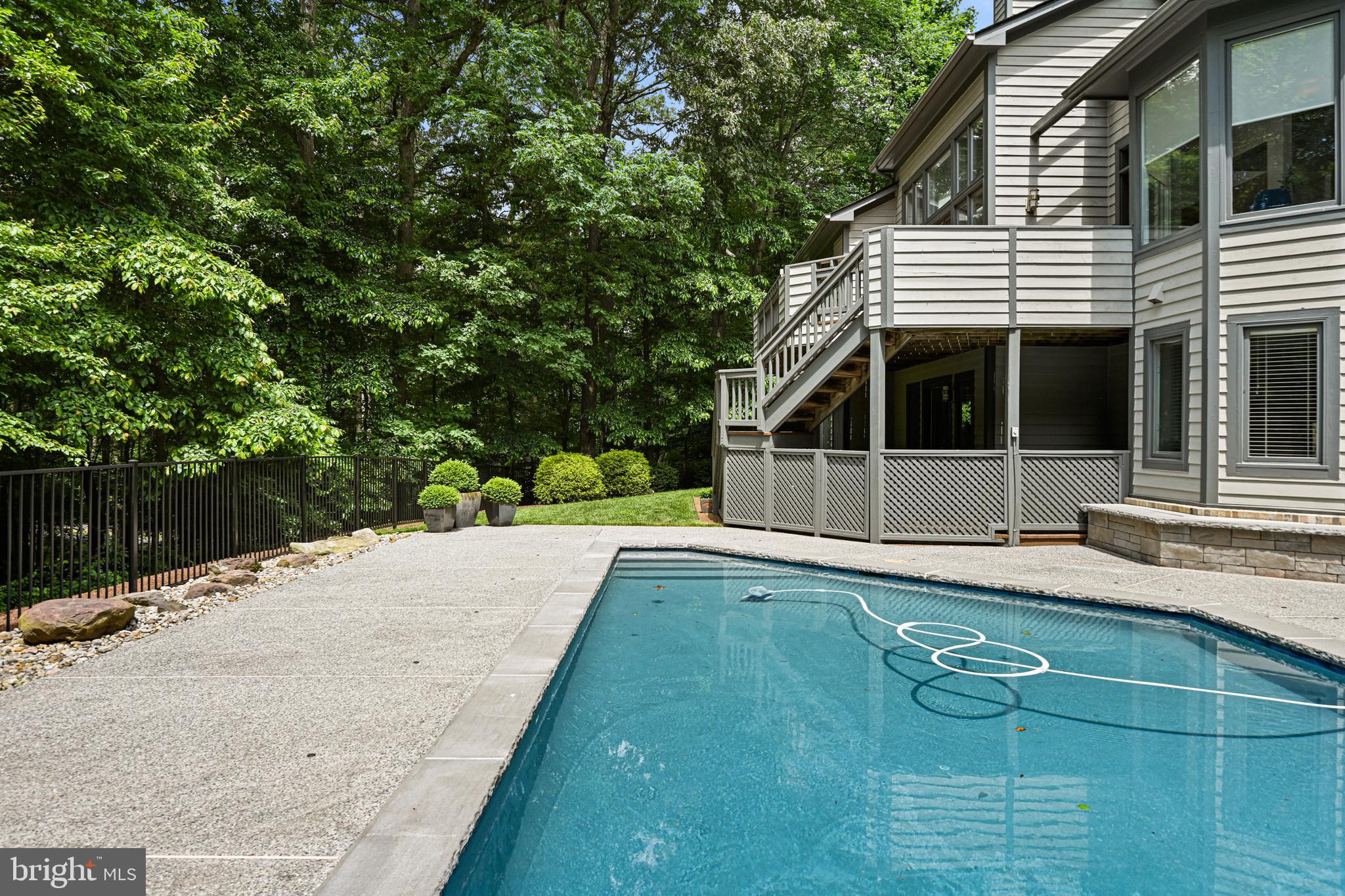 RESTON - Residential