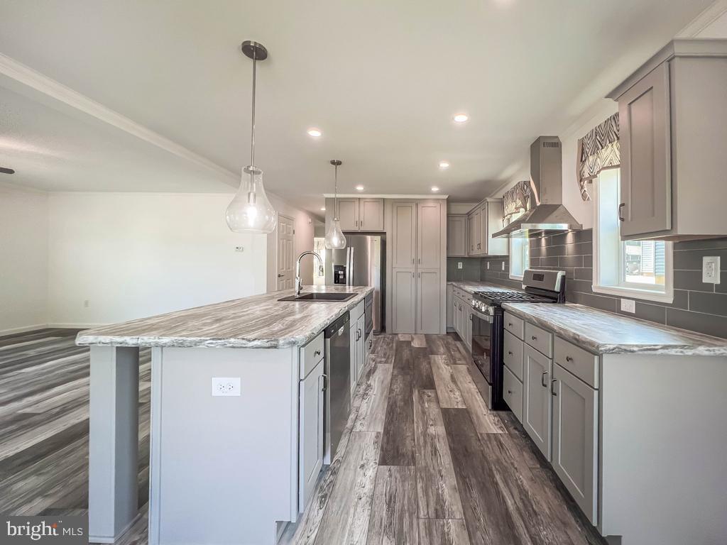 LINDALE VILLAGE - Residential
