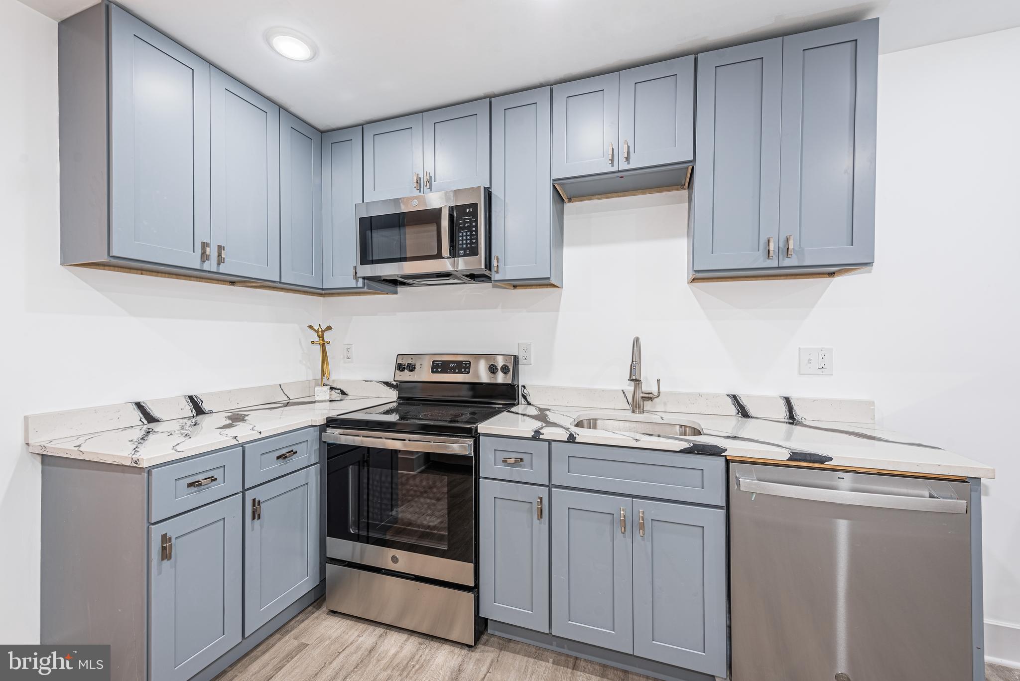 SANDTOWN-WINCHESTER - Residential