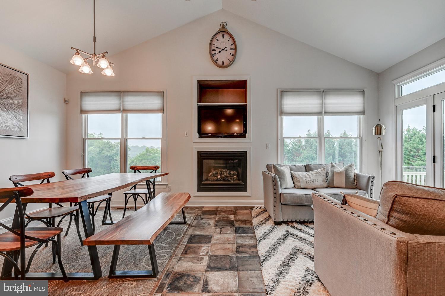 GRAYSTONE FARMS ESTATES - Residential