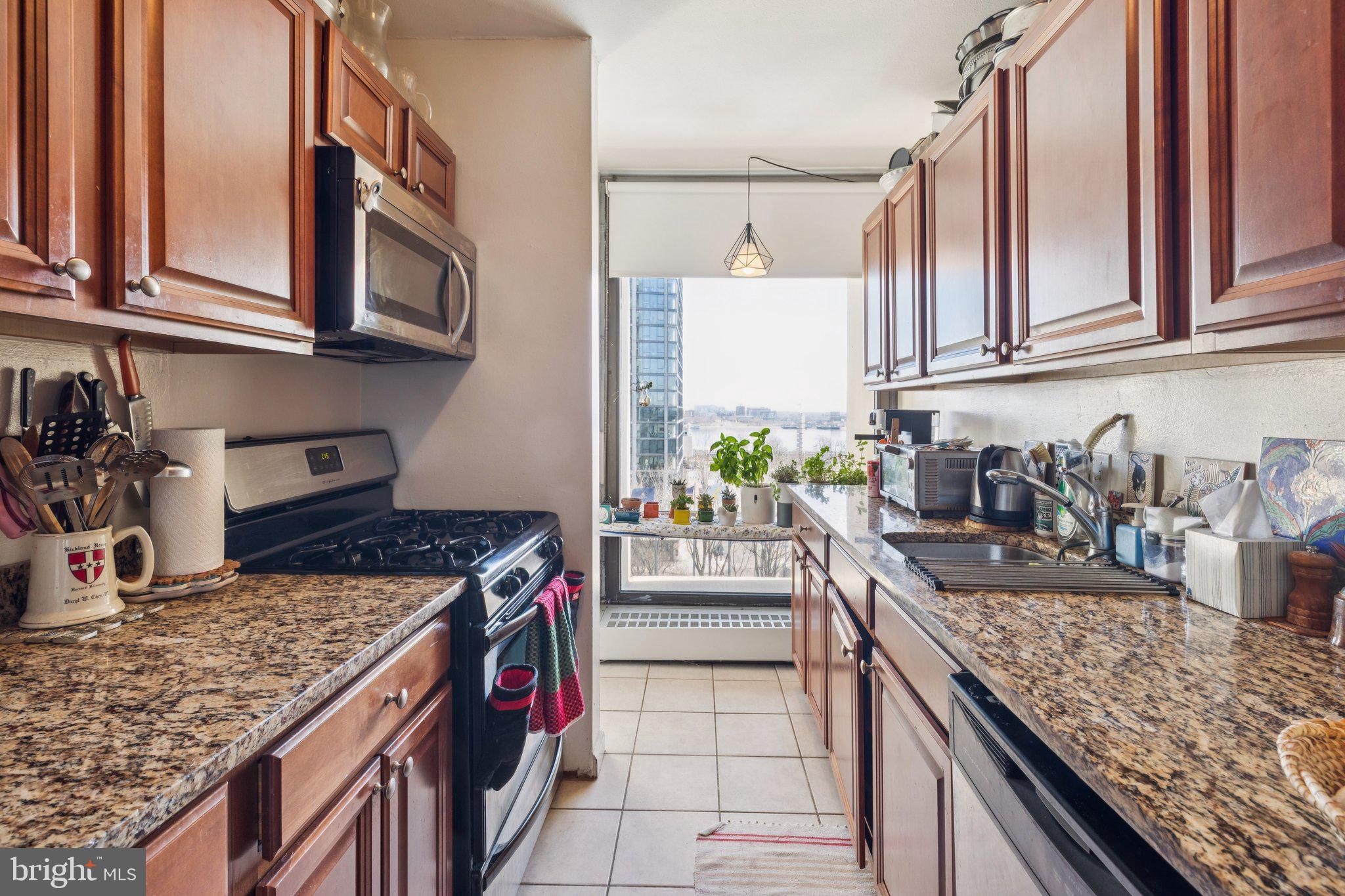 SOCIETY HILL - Residential