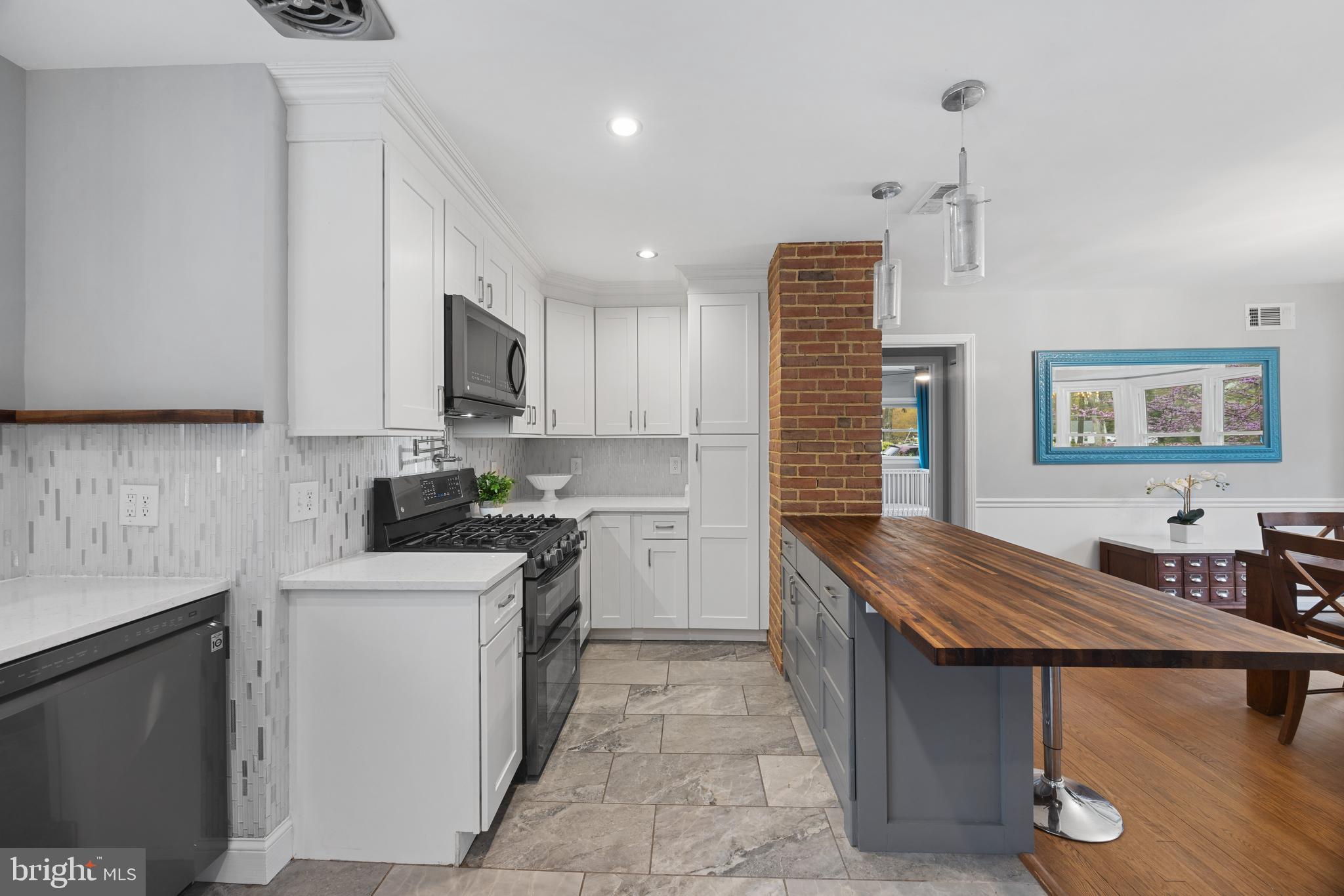 BUCKNELL MANOR - Residential
