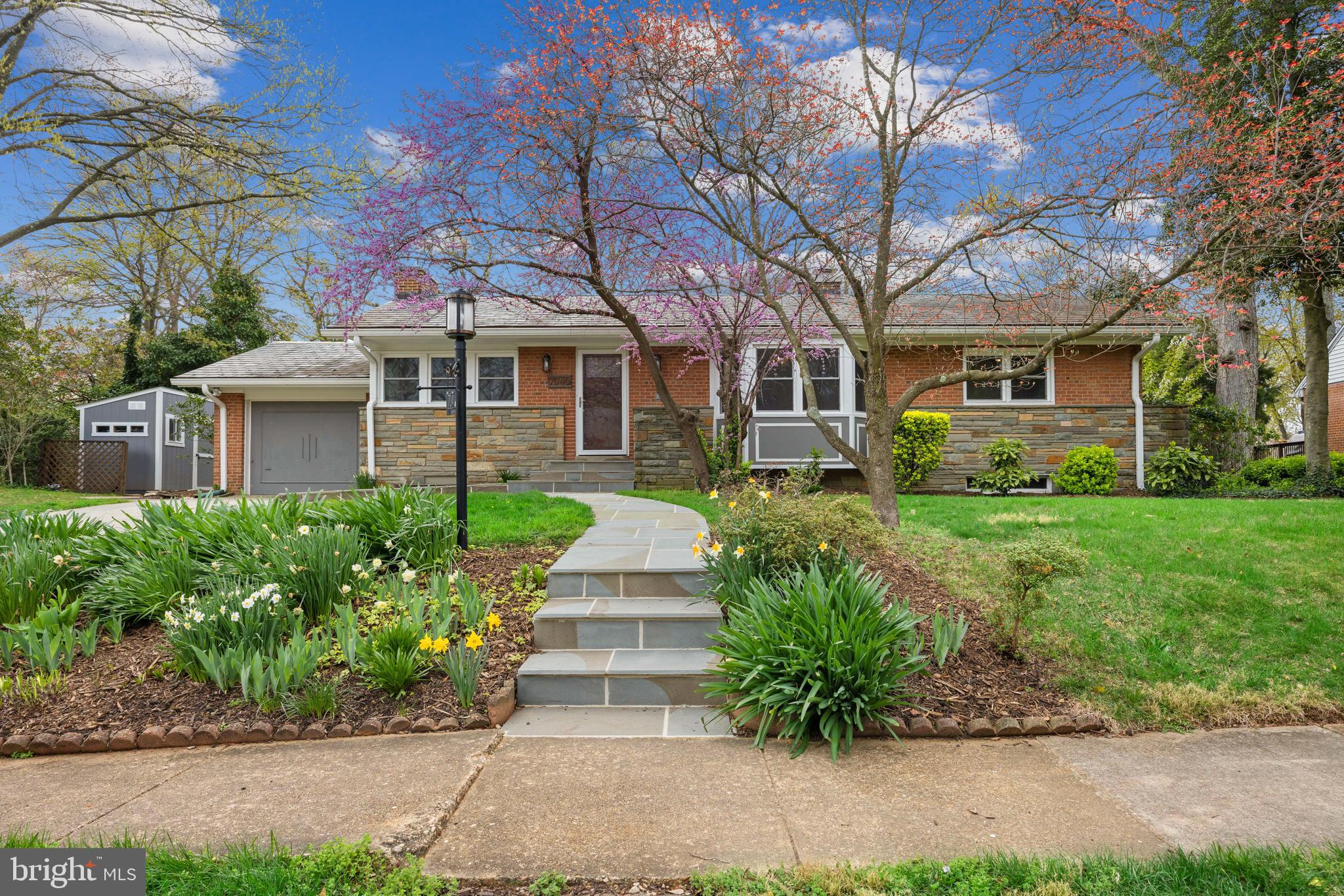 BUCKNELL MANOR - Residential