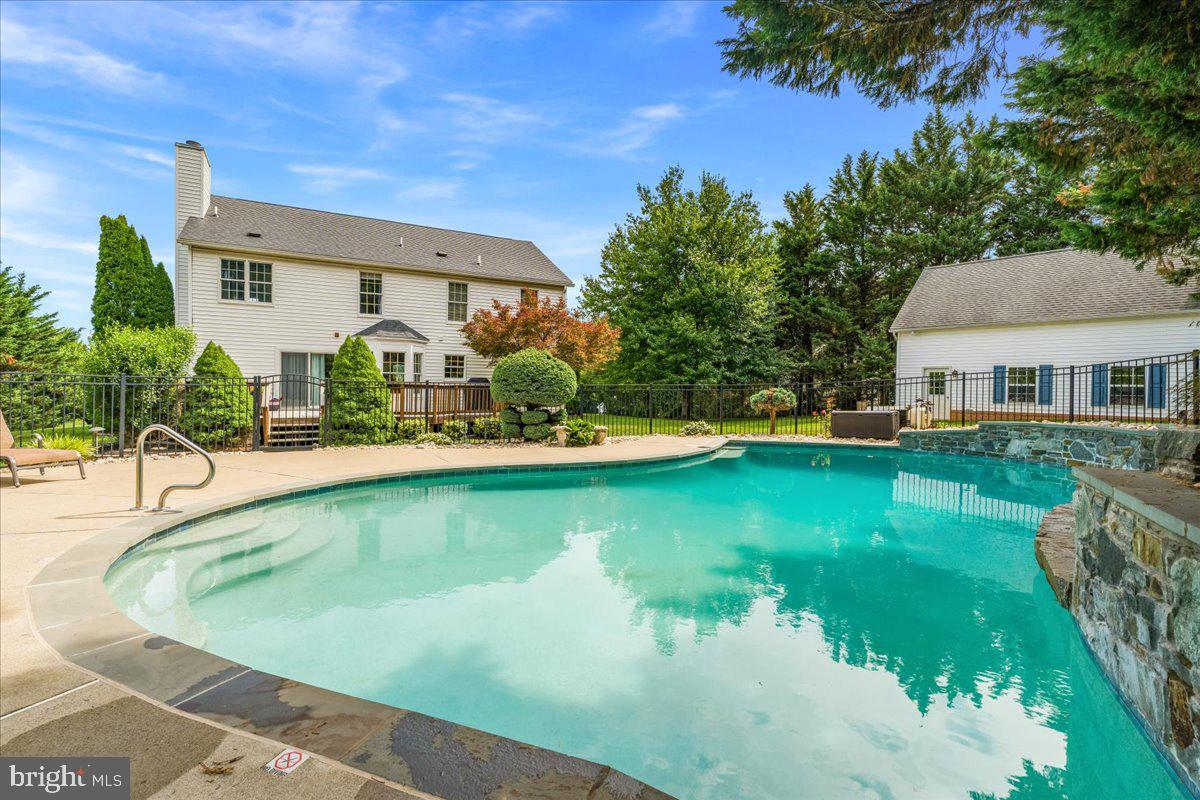 WEST OAK FIELDS - Residential