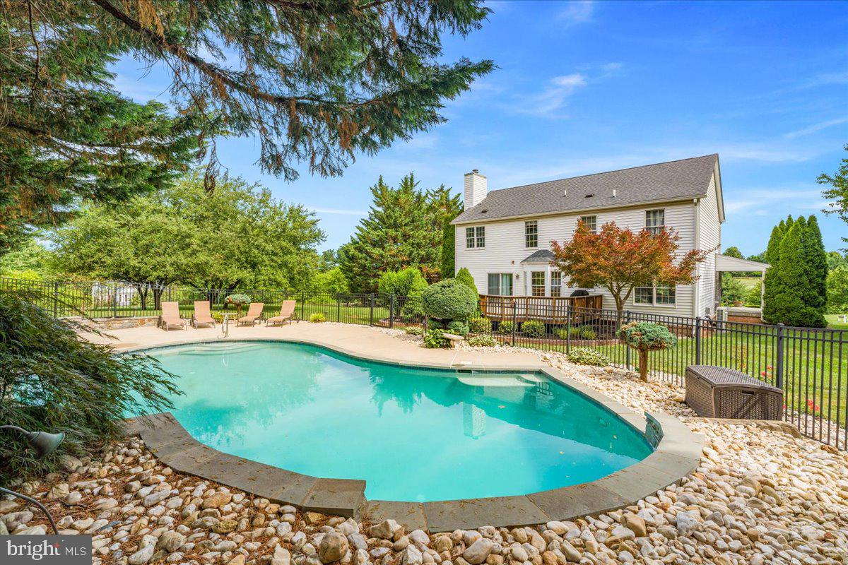 WEST OAK FIELDS - Residential