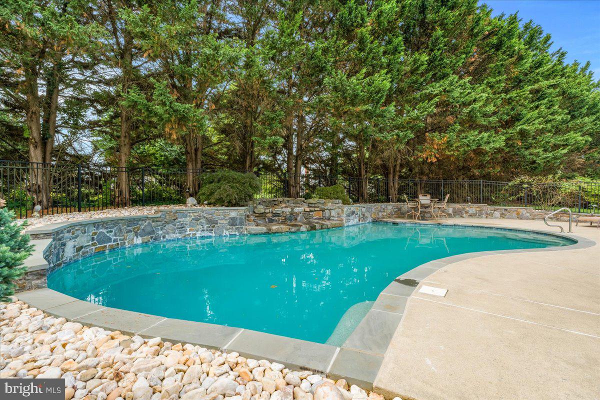 WEST OAK FIELDS - Residential