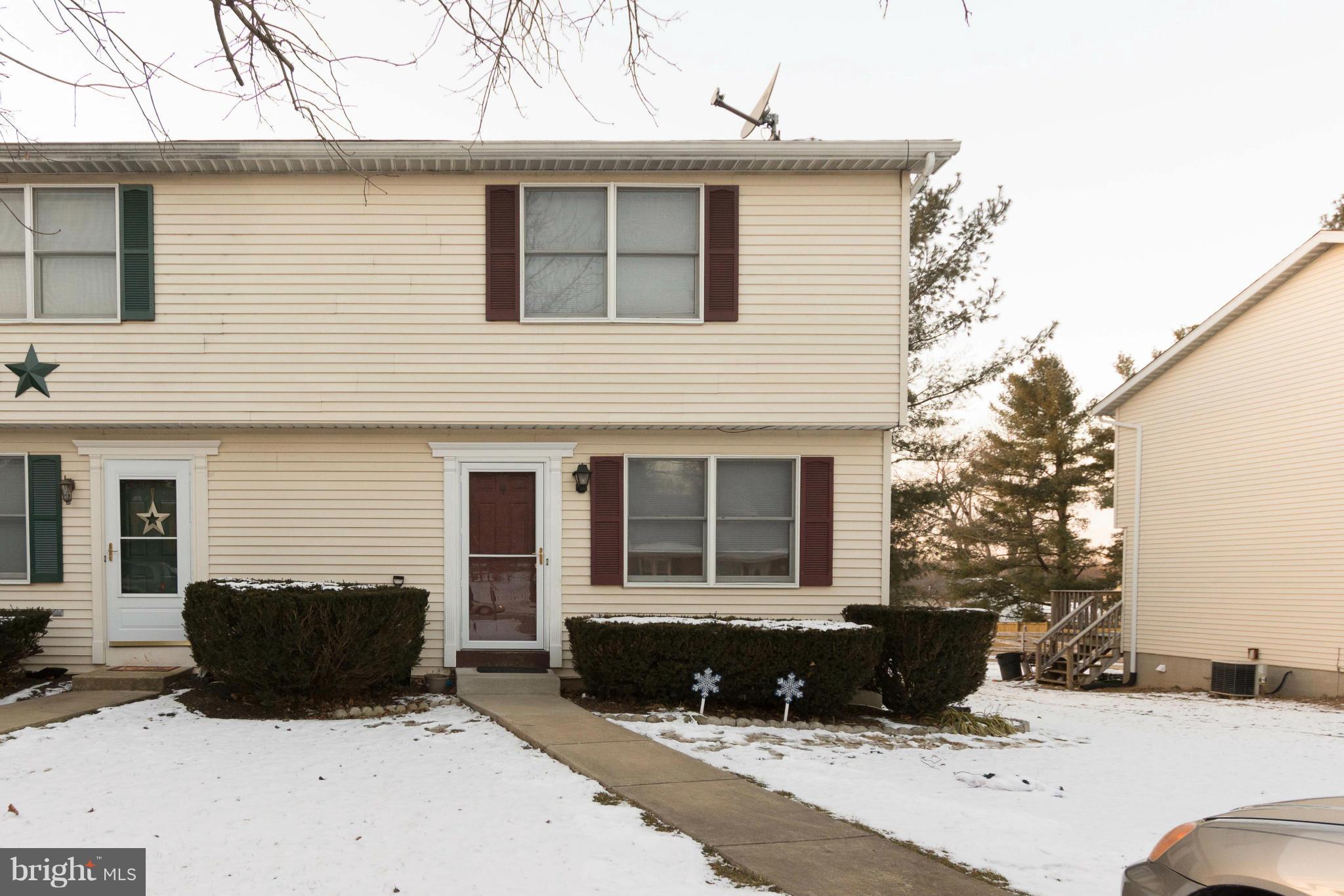 Just outside the center of it all!!! This home is perfect for anyone who doesn't want to be in the center of town but wants to be close. Walk right out your back door to watch the ducks and geese, take the kids to the playground, go fishing or just go for a walk!