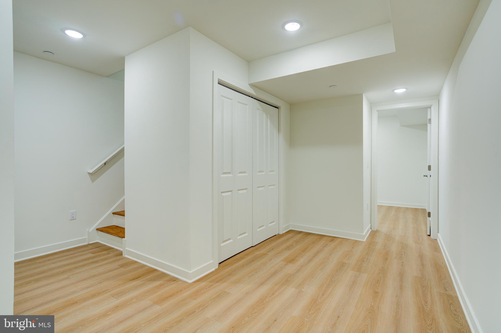 EAST KENSINGTON - Residential