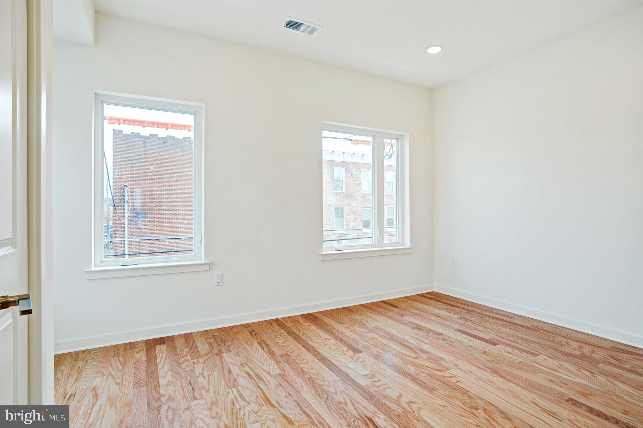 EAST KENSINGTON - Residential