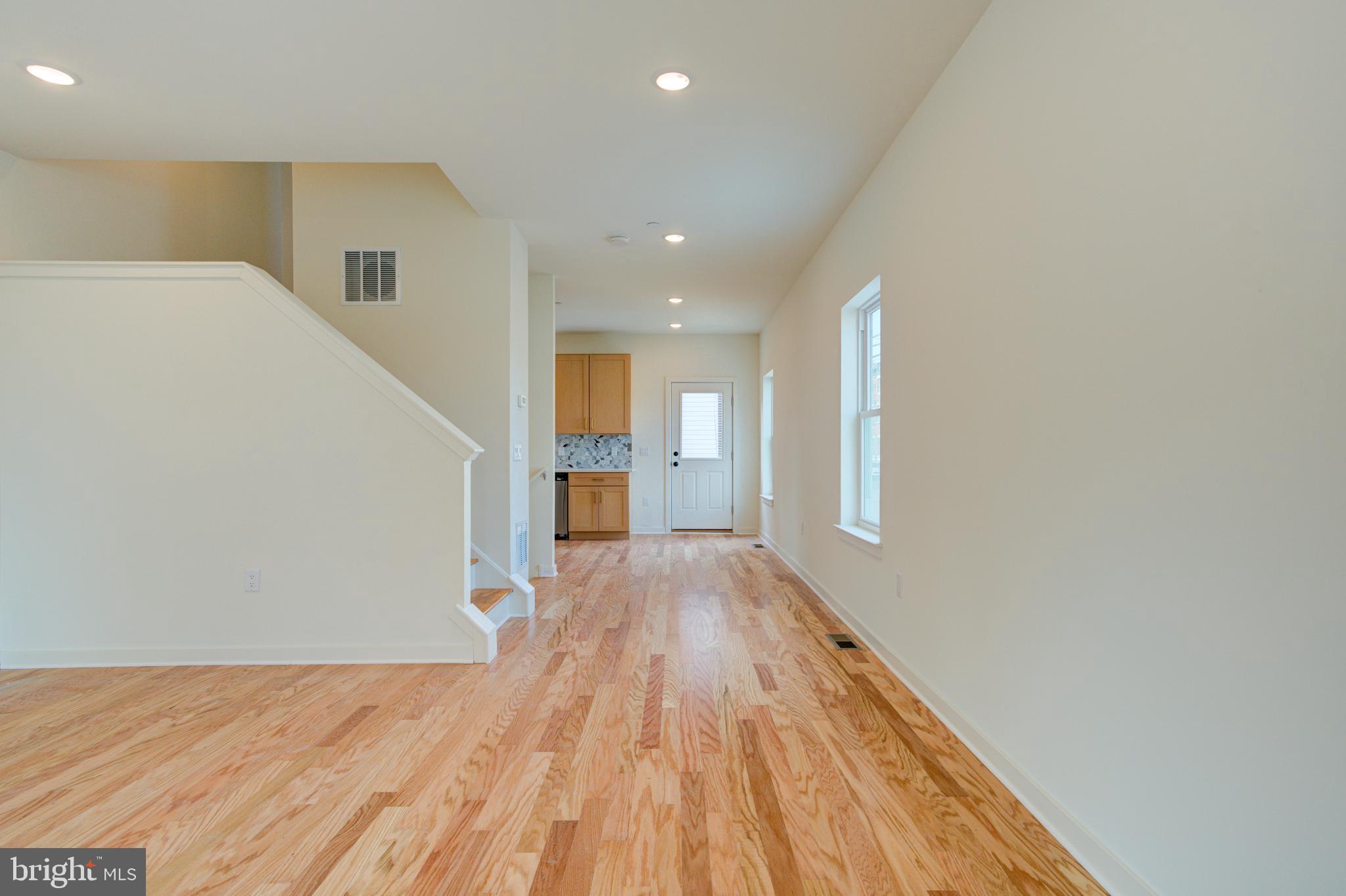 EAST KENSINGTON - Residential