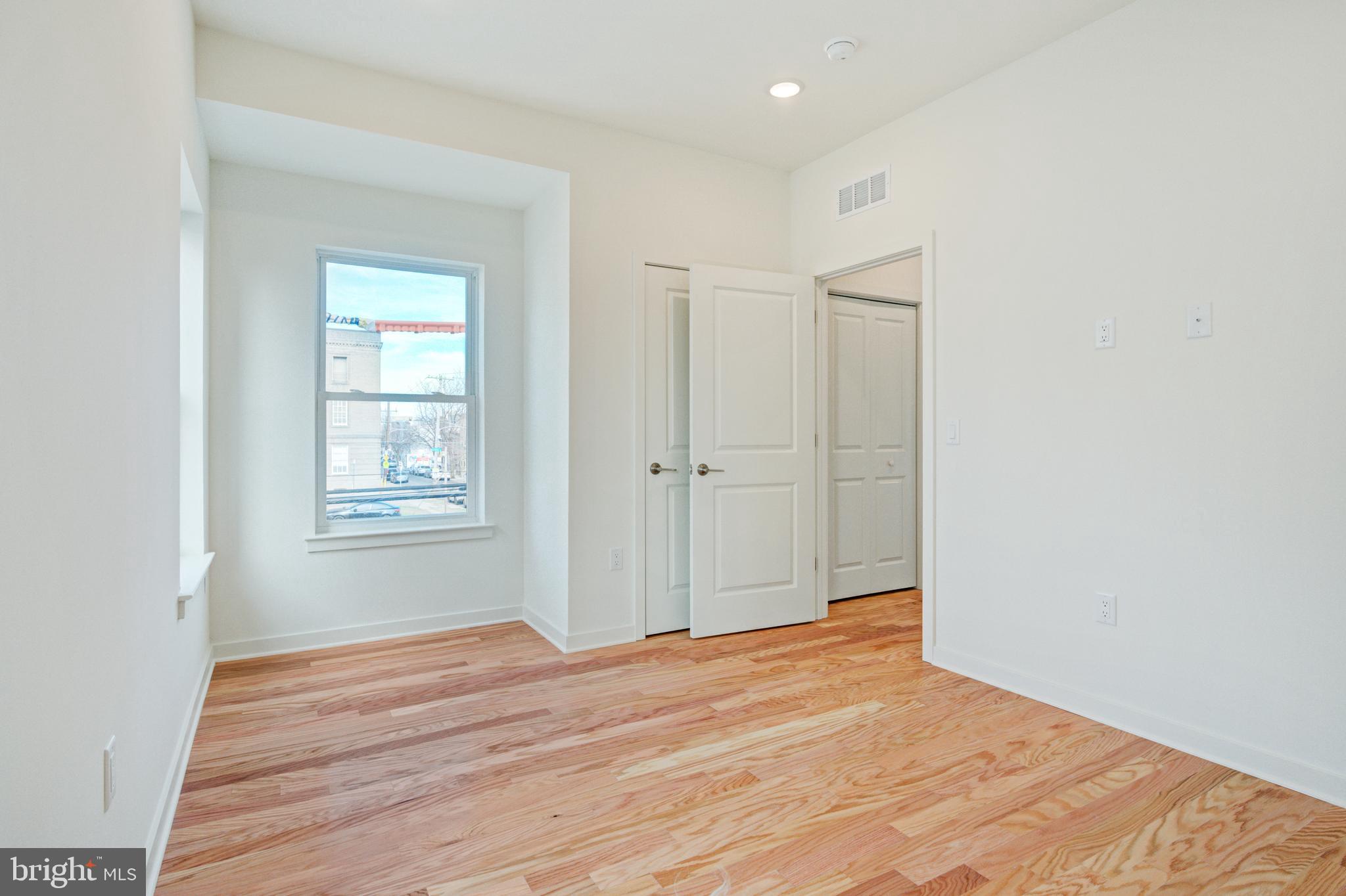 EAST KENSINGTON - Residential