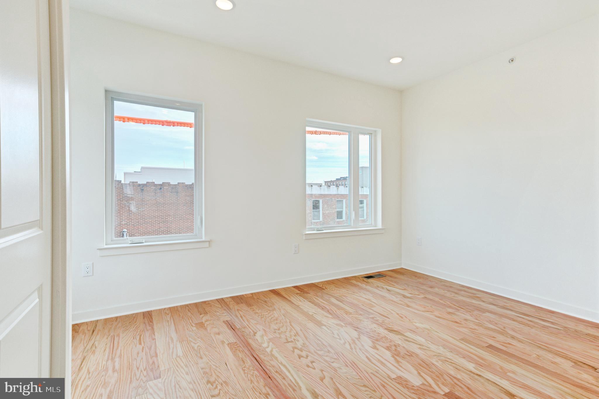 EAST KENSINGTON - Residential