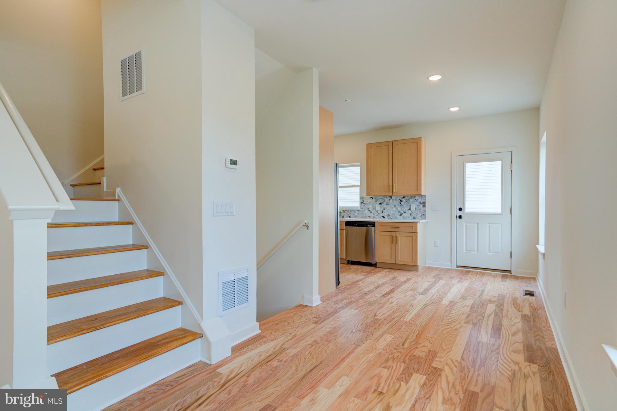 EAST KENSINGTON - Residential