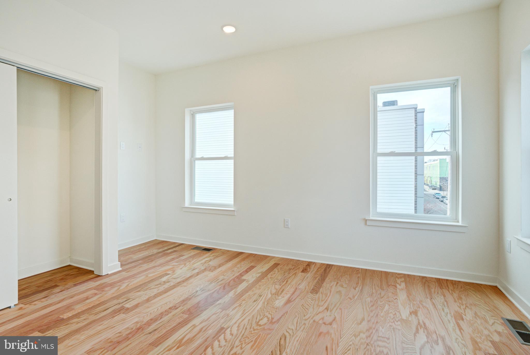 EAST KENSINGTON - Residential