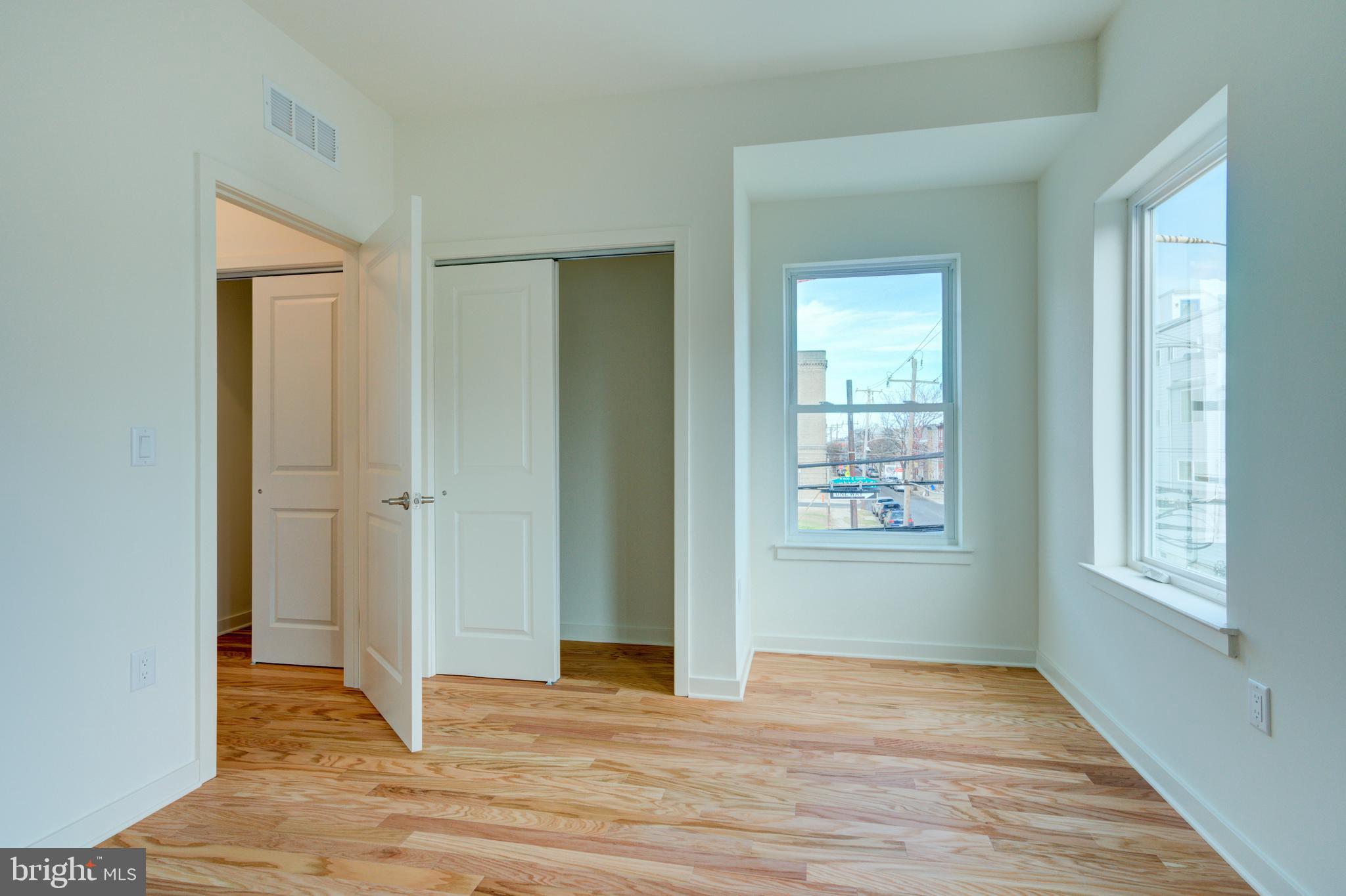 EAST KENSINGTON - Residential