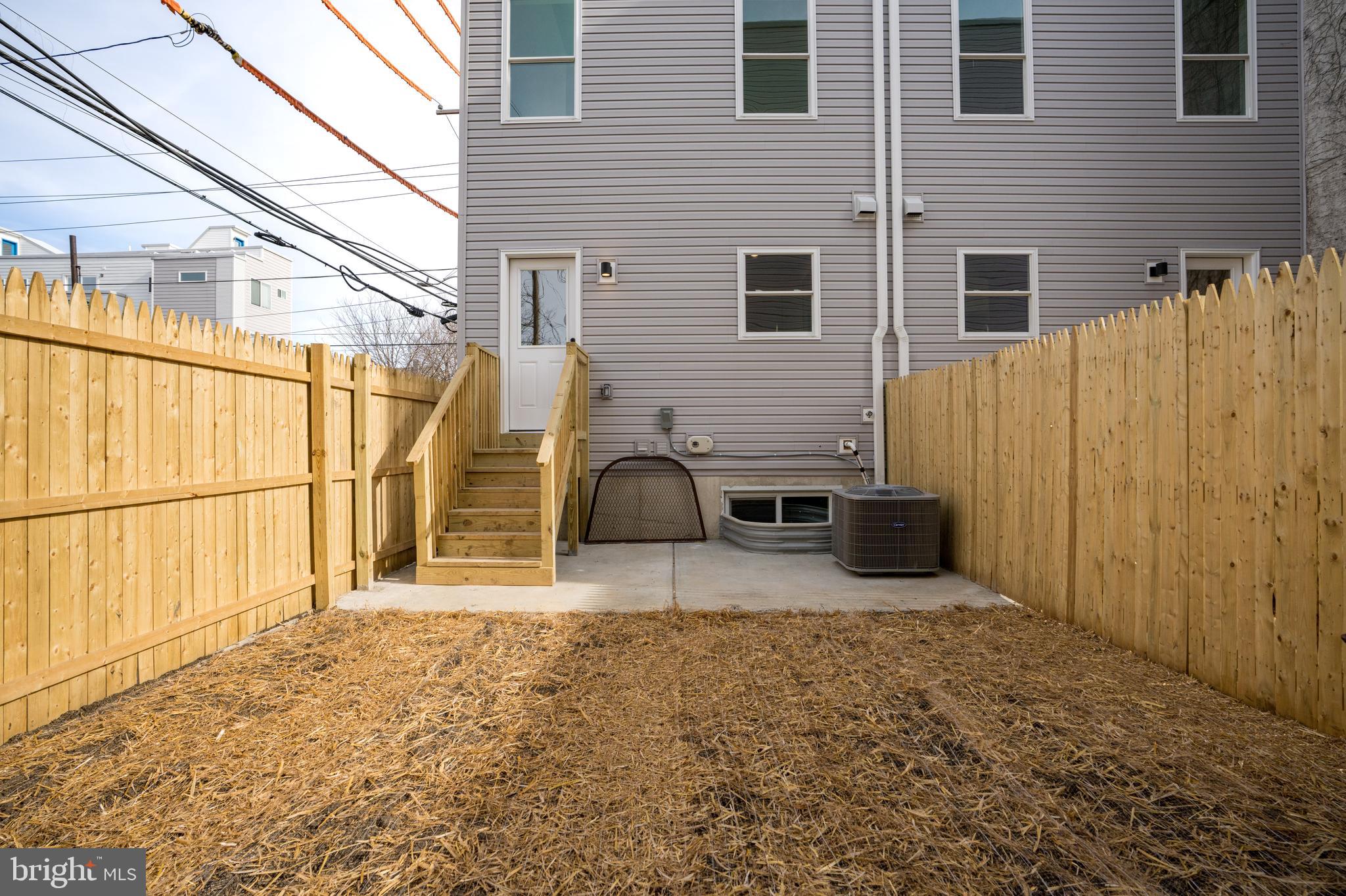 EAST KENSINGTON - Residential