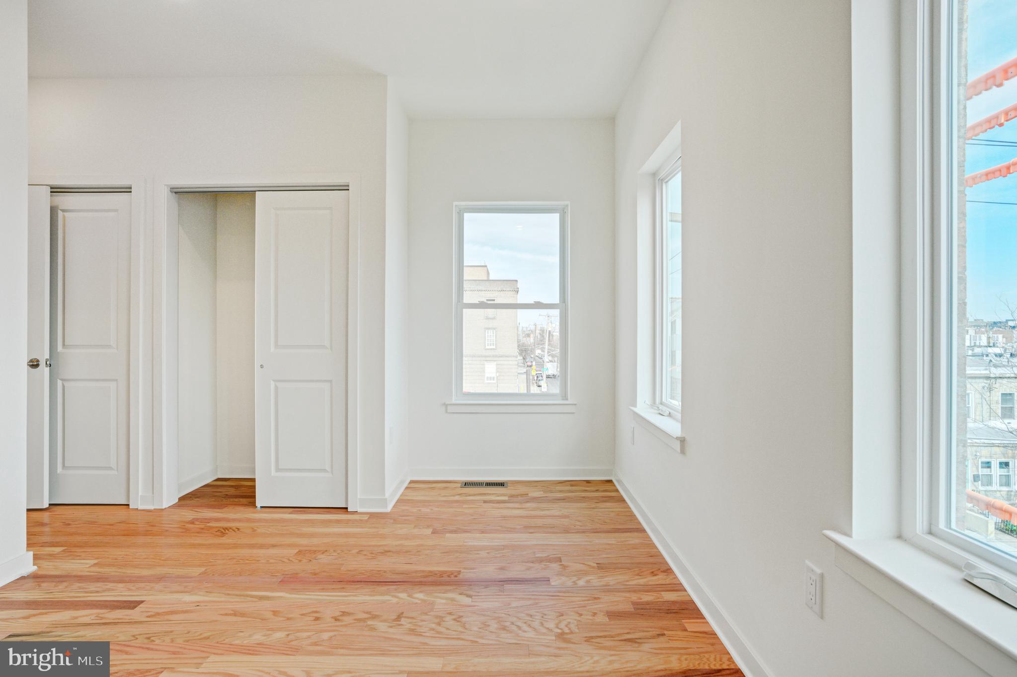 EAST KENSINGTON - Residential