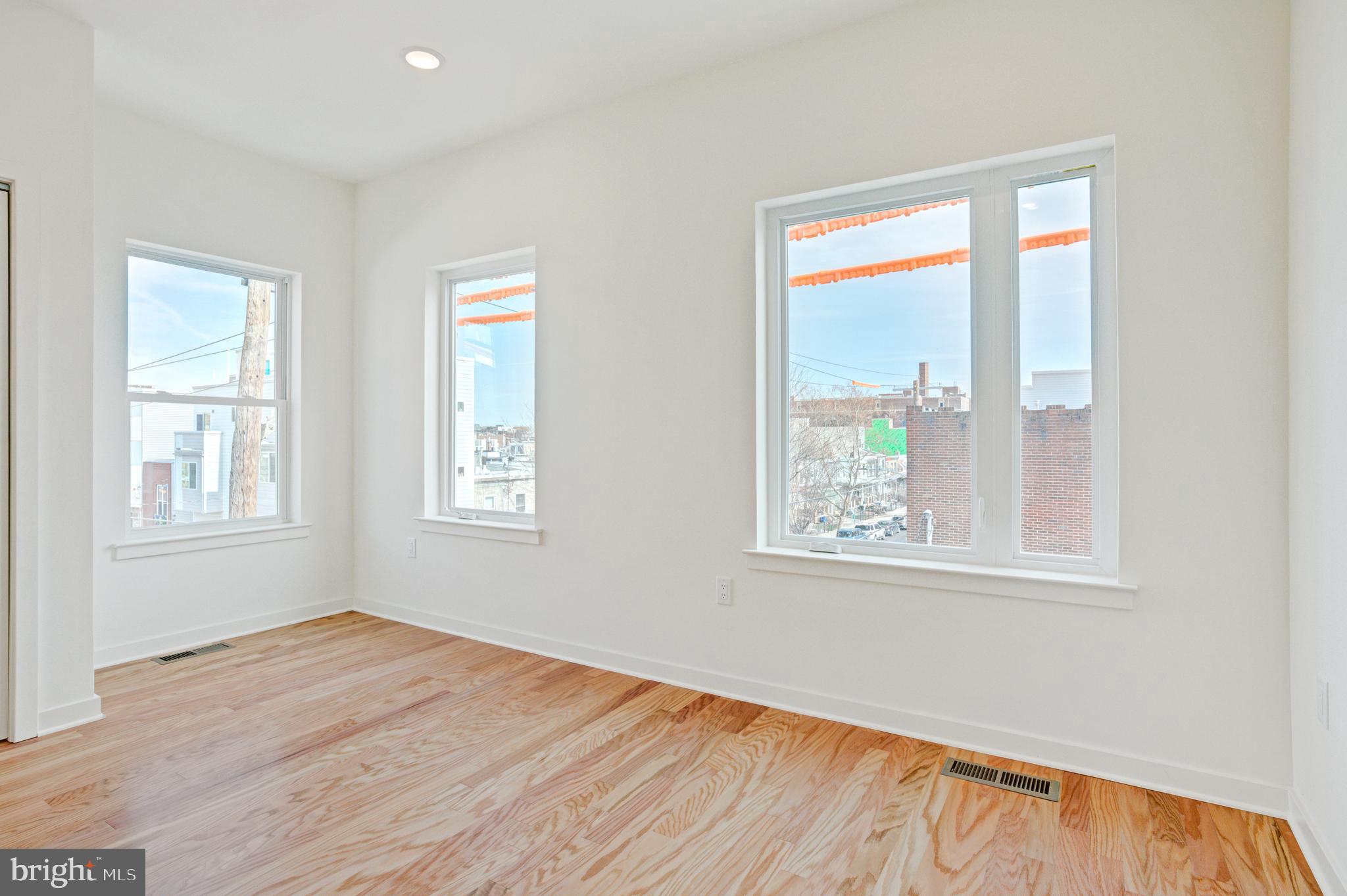 EAST KENSINGTON - Residential