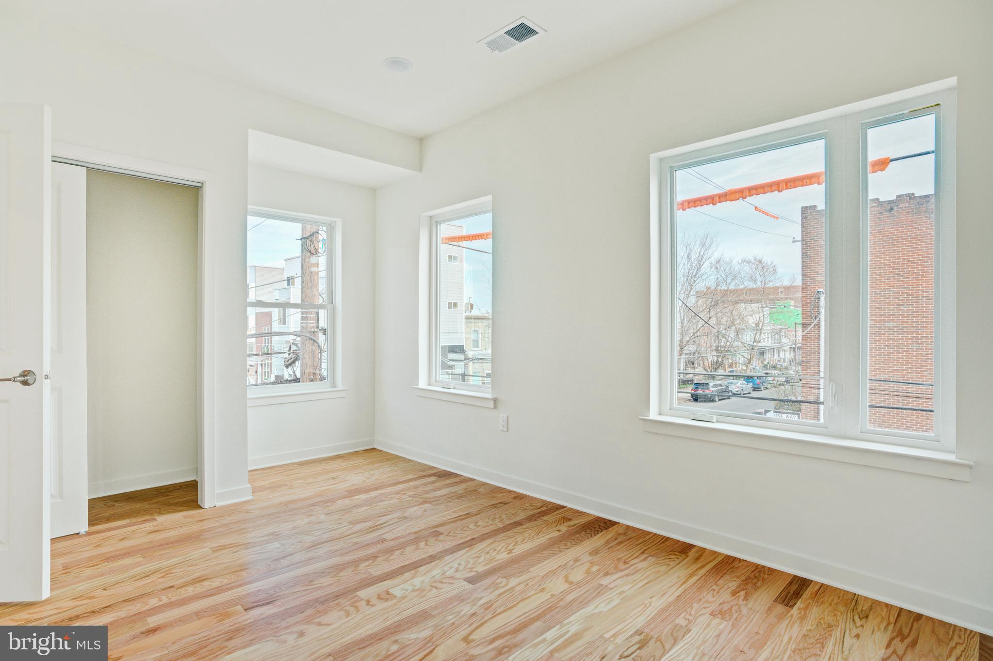 EAST KENSINGTON - Residential