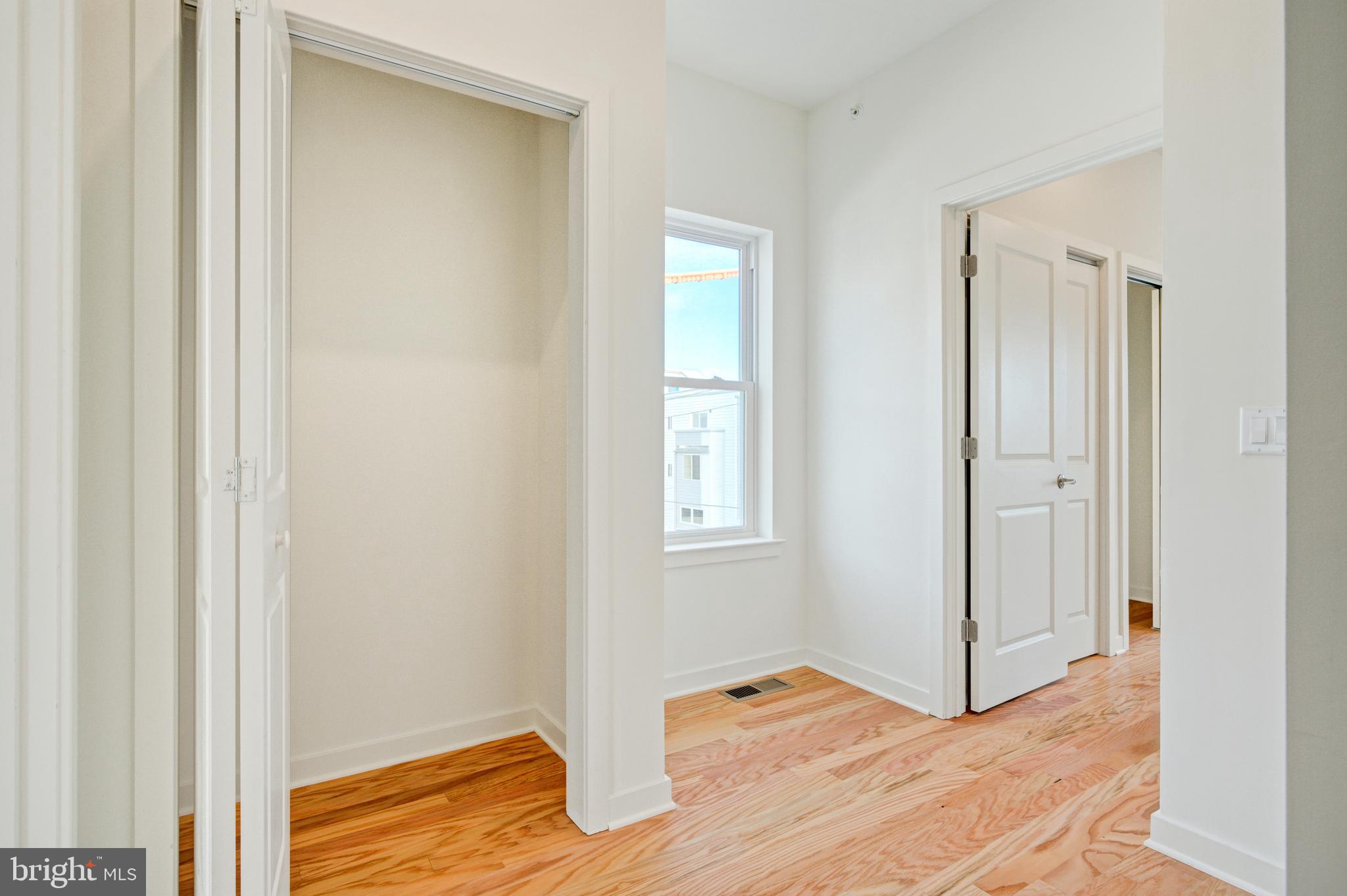 EAST KENSINGTON - Residential