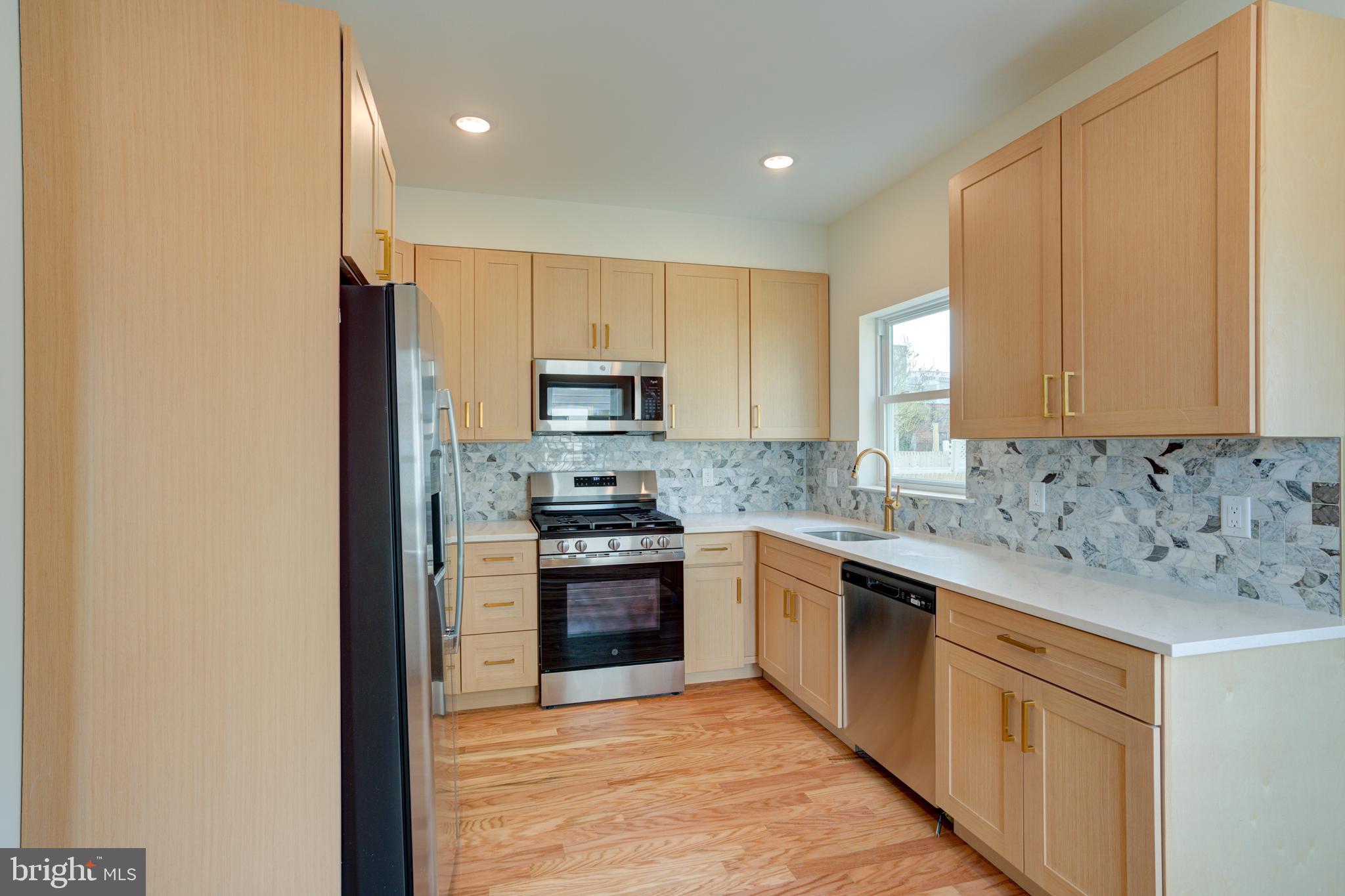 EAST KENSINGTON - Residential