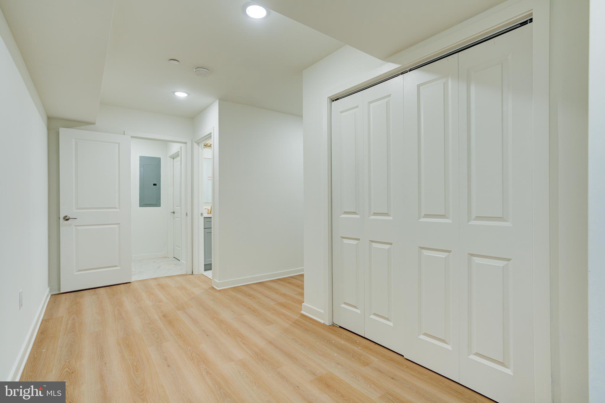 EAST KENSINGTON - Residential