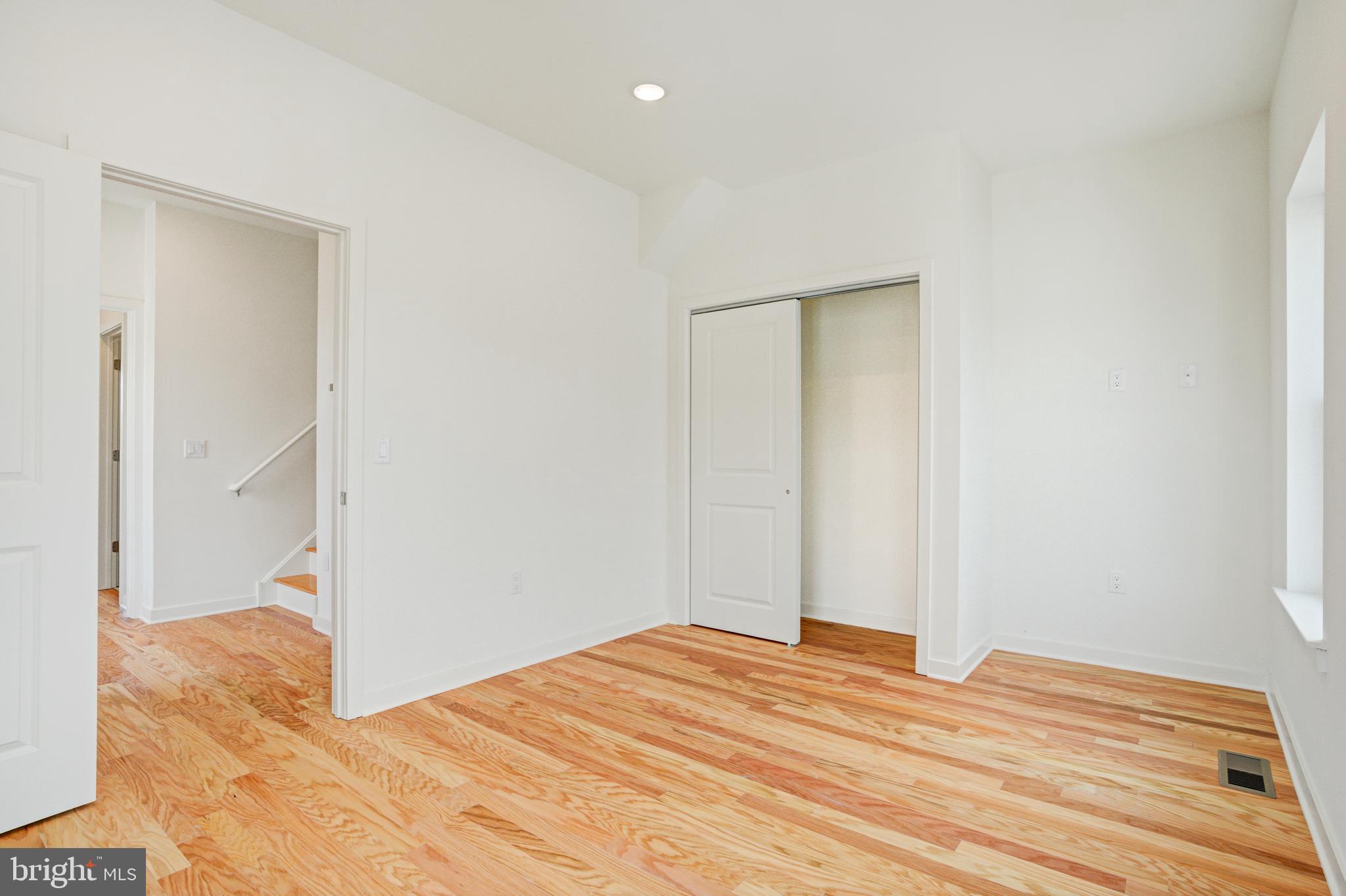 EAST KENSINGTON - Residential