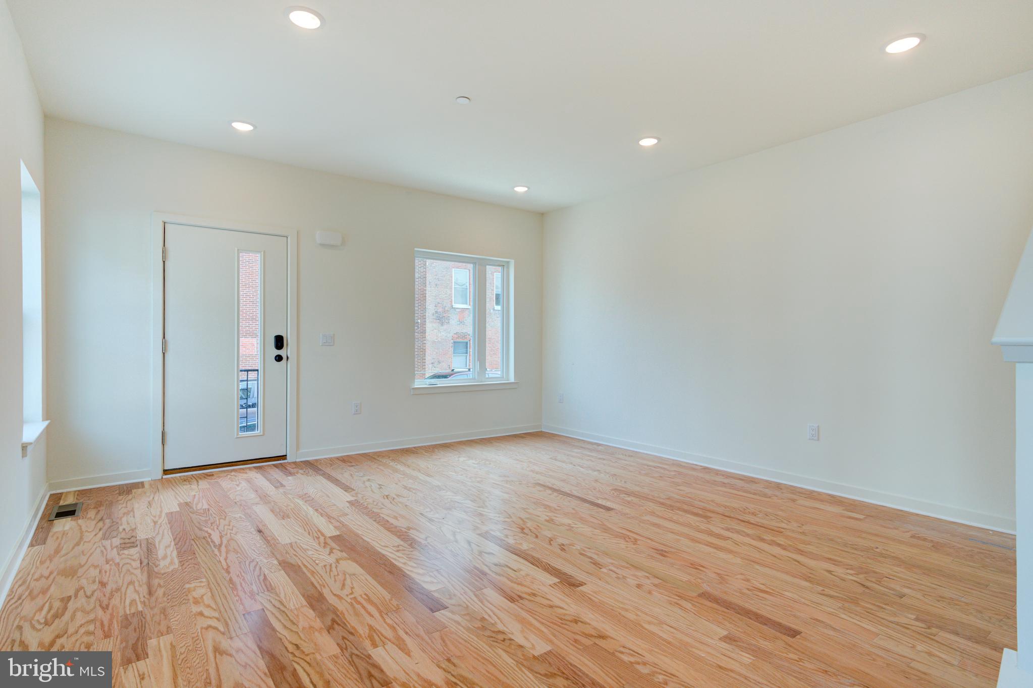 EAST KENSINGTON - Residential