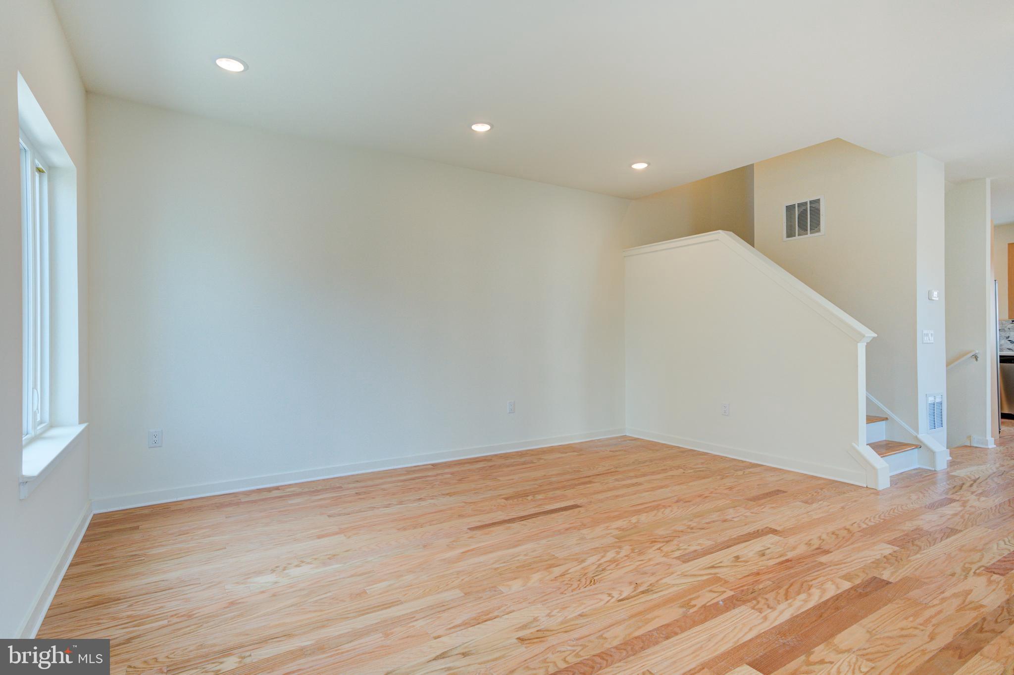 EAST KENSINGTON - Residential