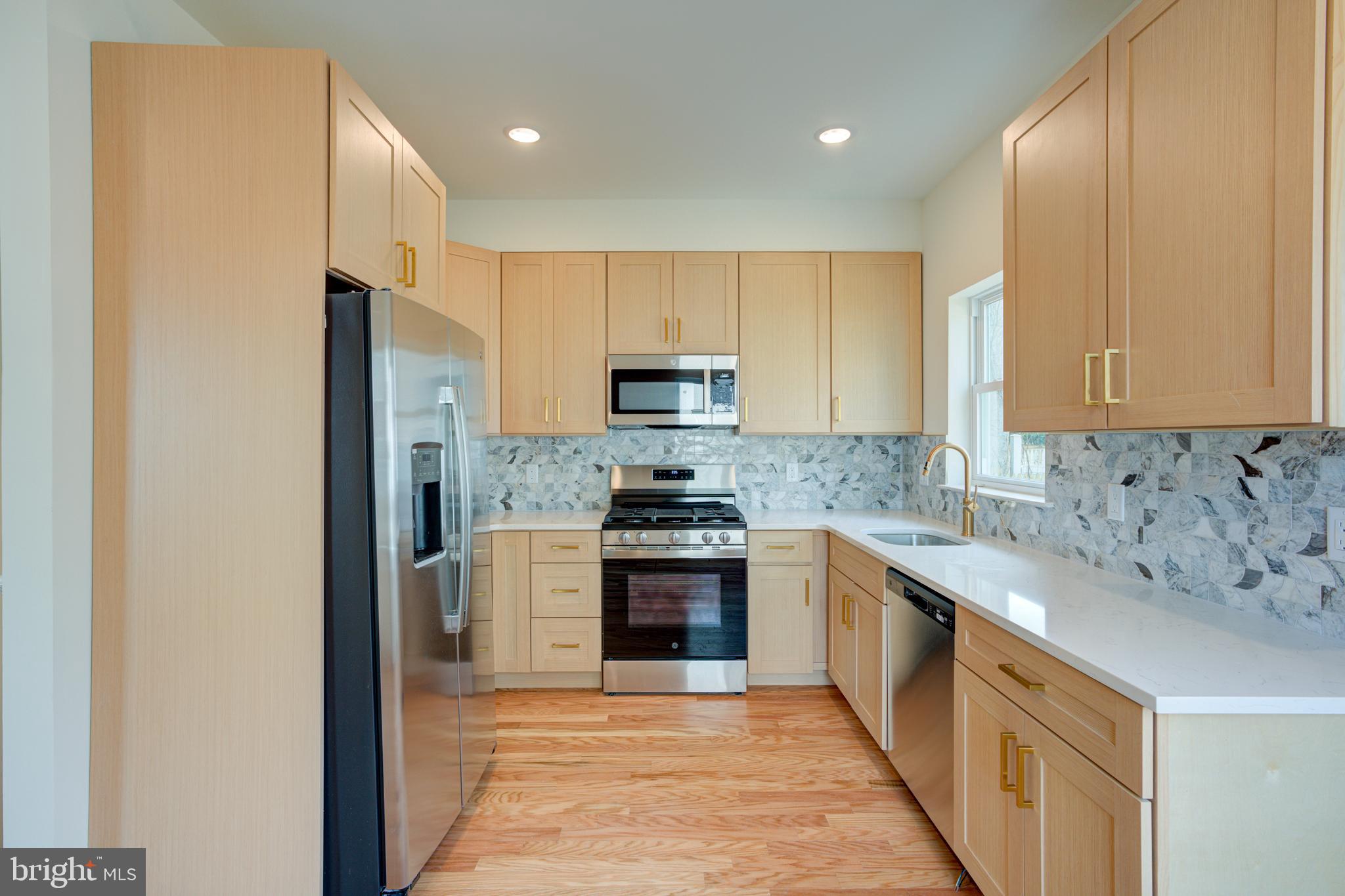 EAST KENSINGTON - Residential