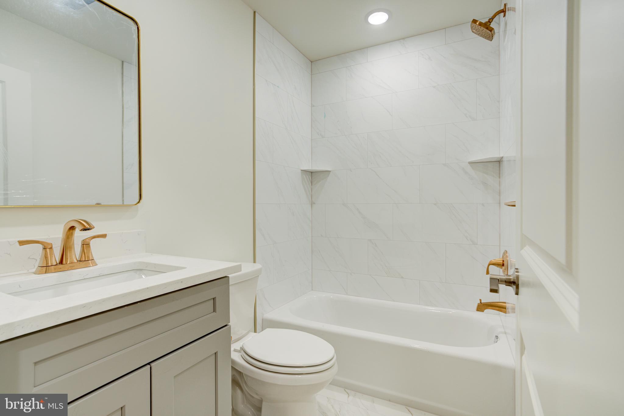 EAST KENSINGTON - Residential