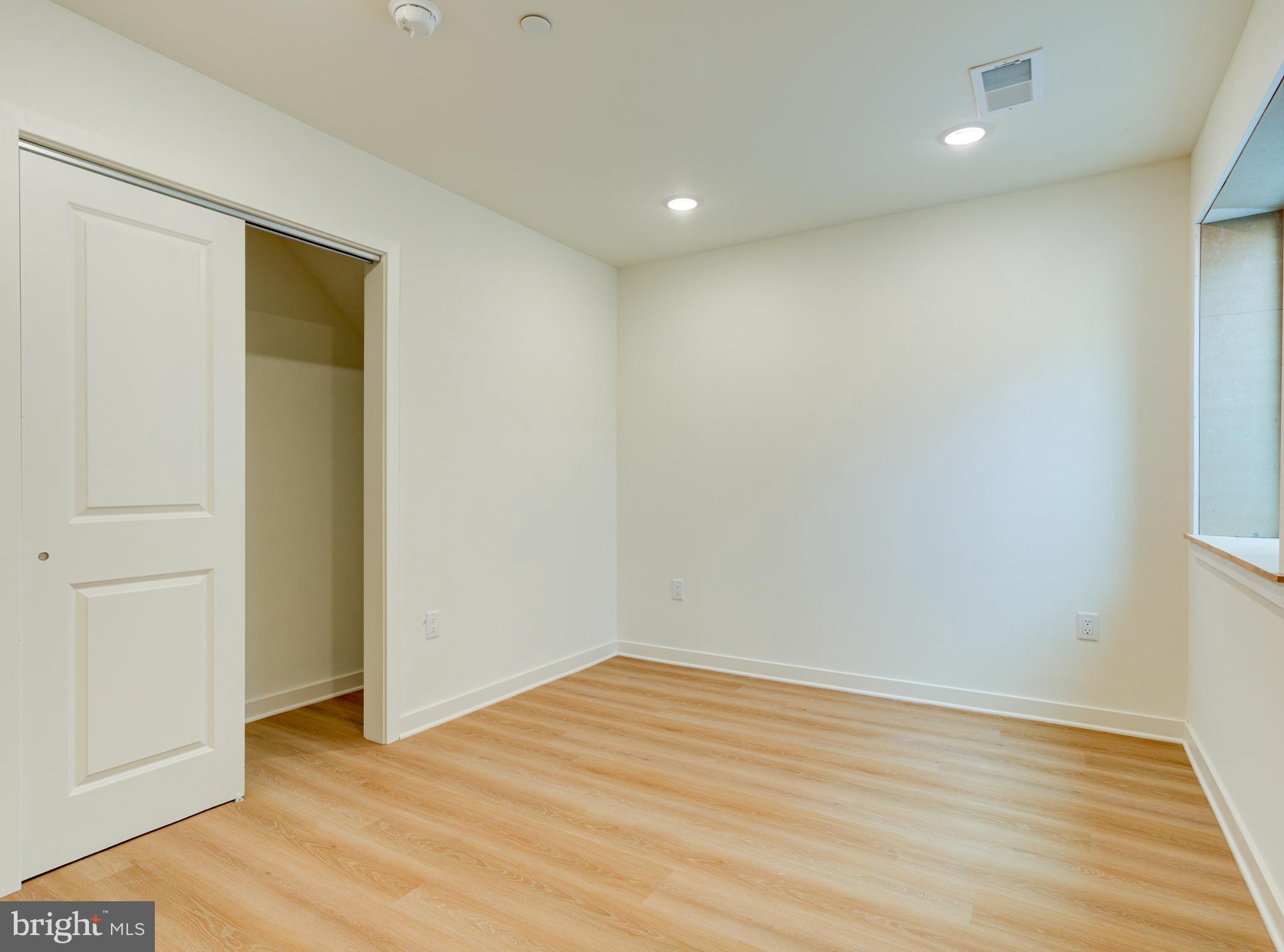 EAST KENSINGTON - Residential