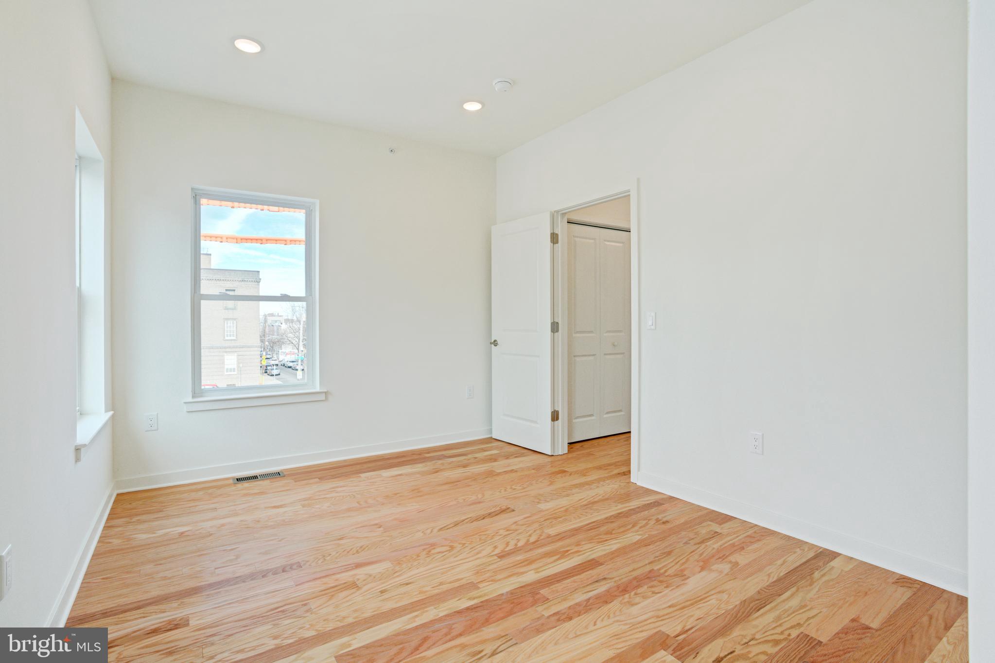 EAST KENSINGTON - Residential