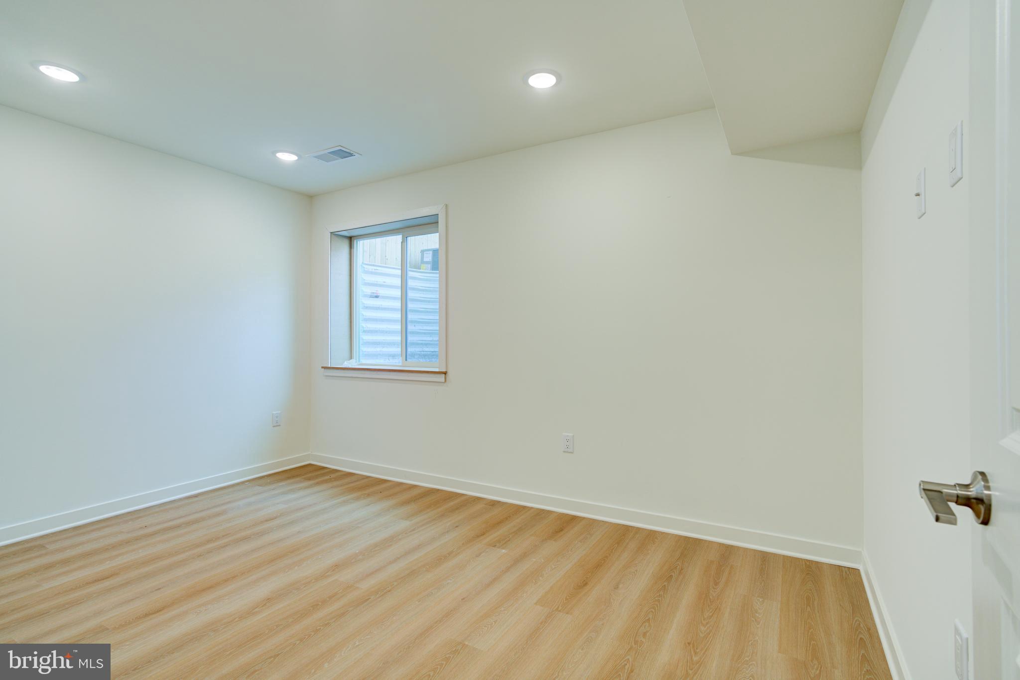 EAST KENSINGTON - Residential