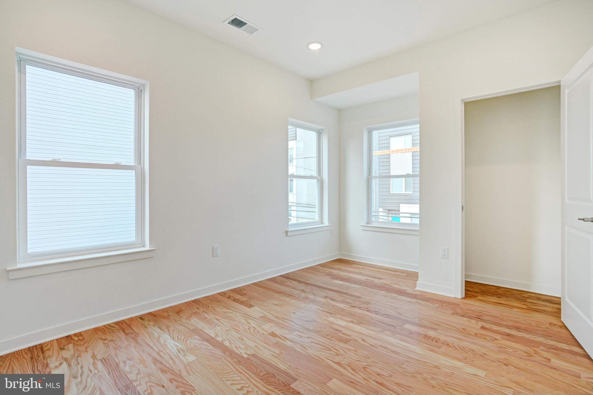 EAST KENSINGTON - Residential