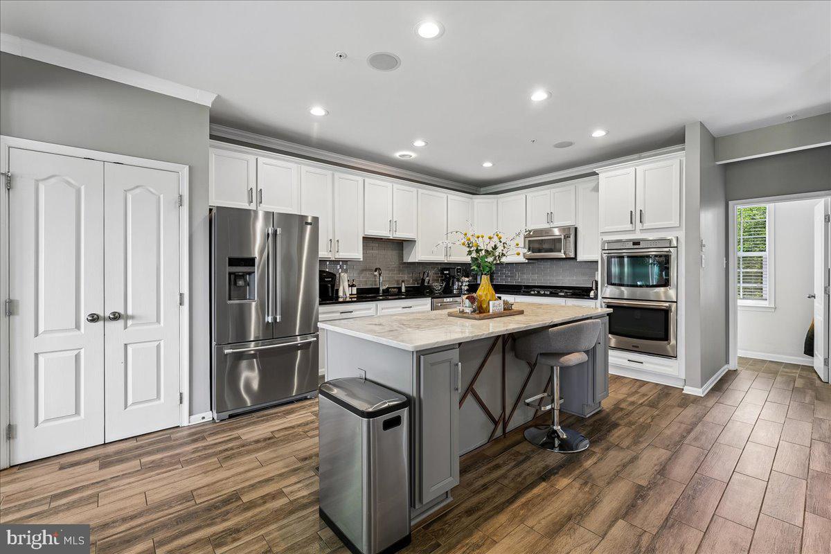 RIVERGATE ESTATES - Residential
