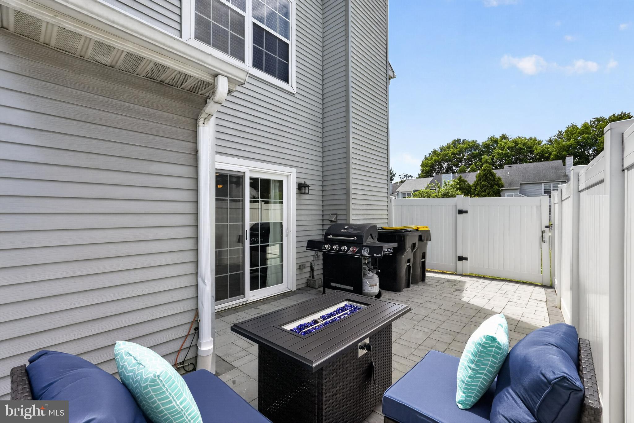 SAW MILL VALLEY - Residential